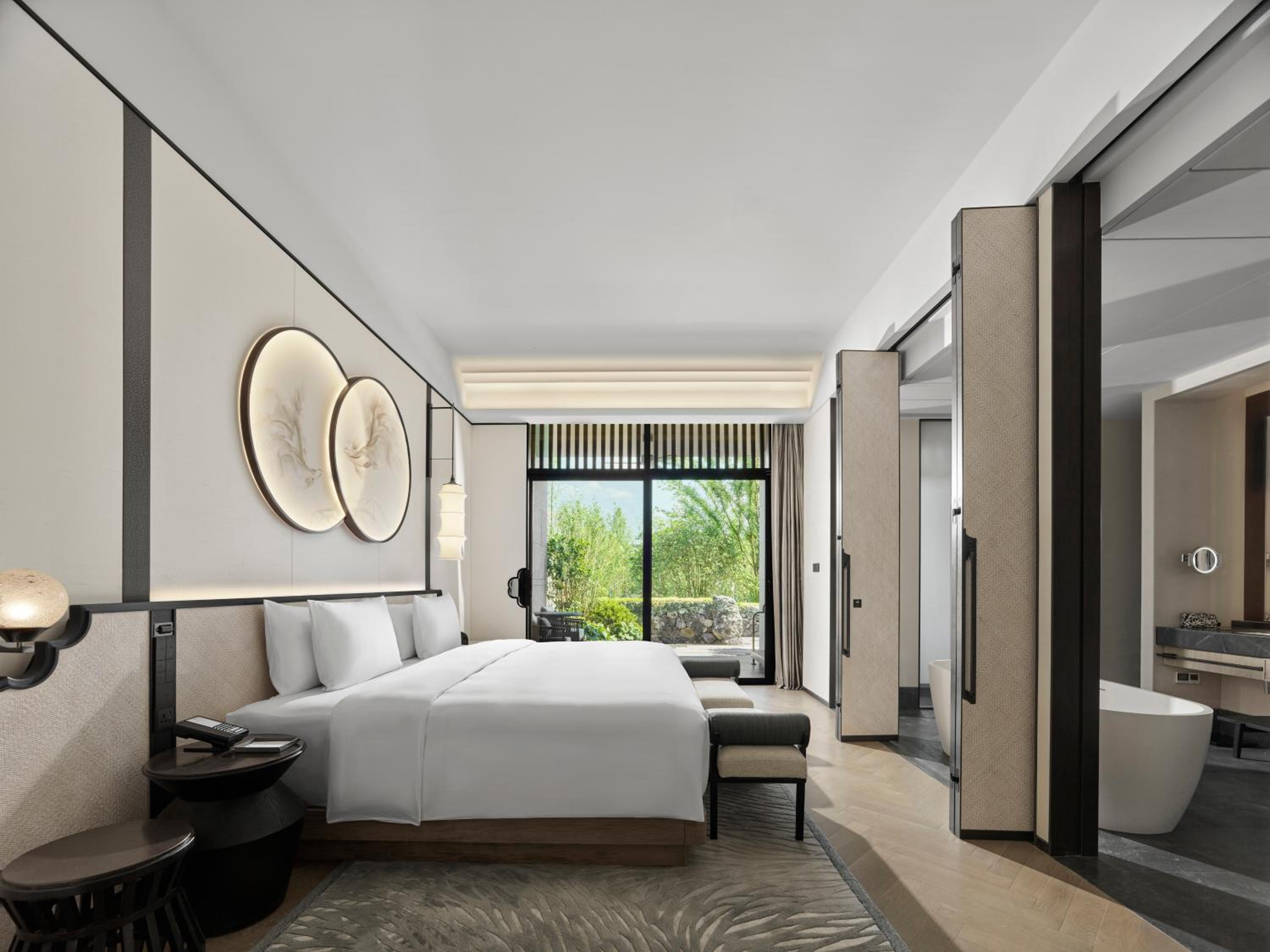 Lagoon Terrace Pool King Room