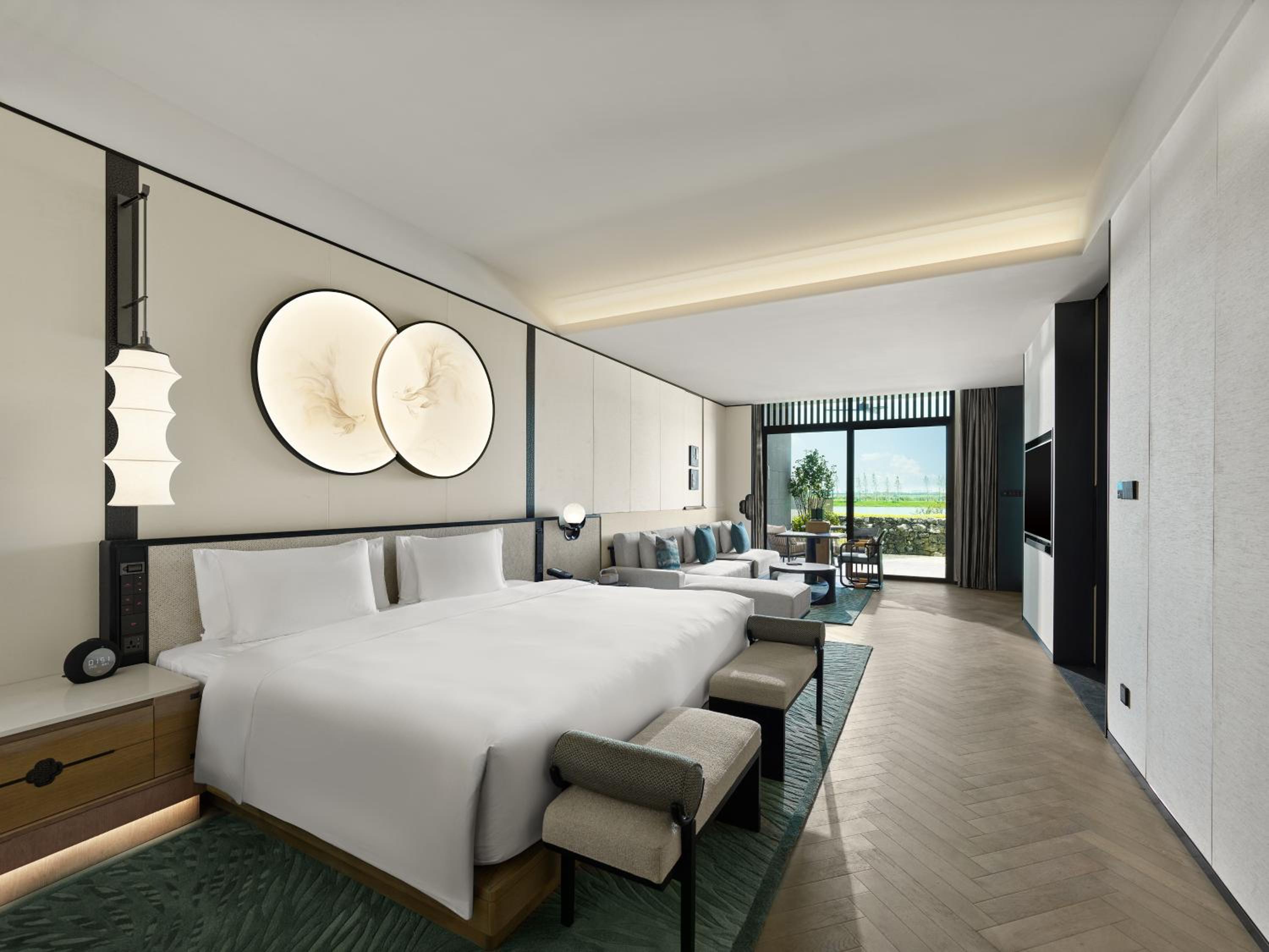 Lakefront Wellbeing Pool Suite