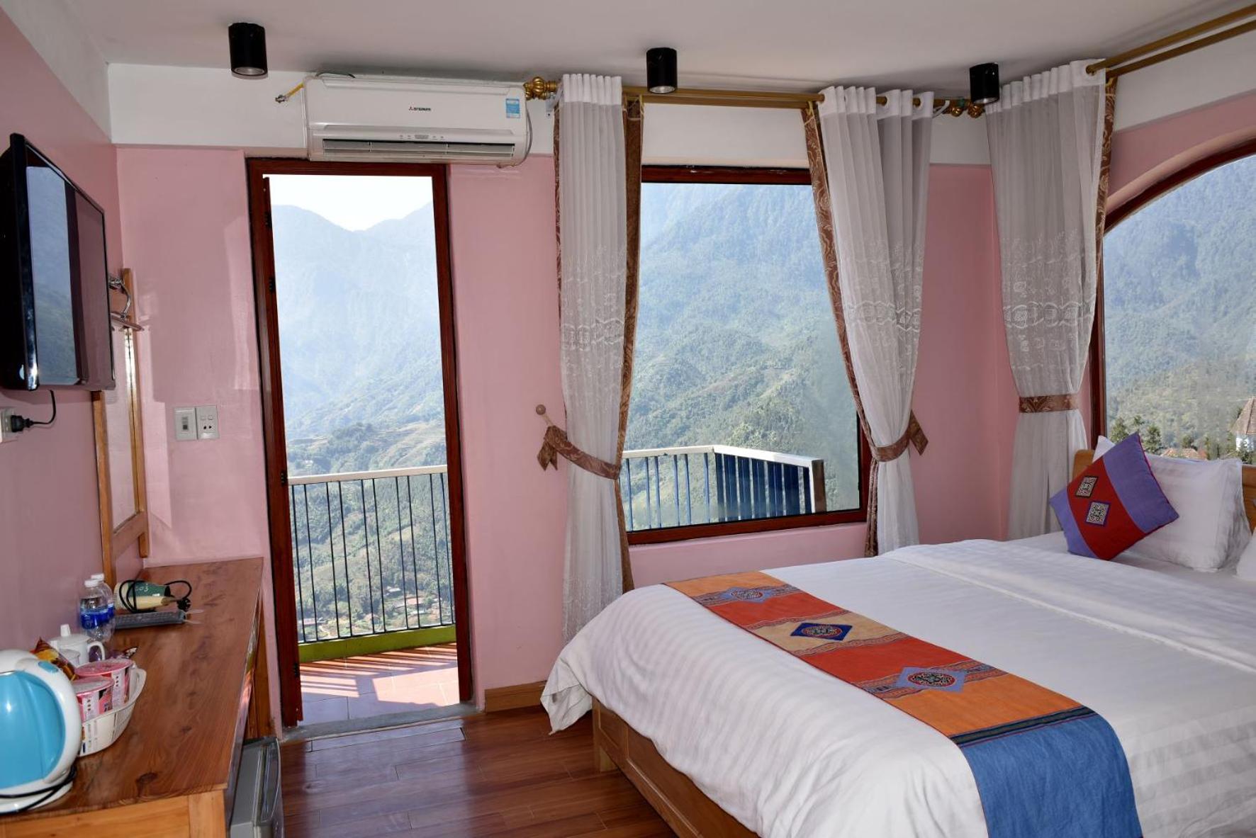 Double Room with Mountain View - Photo 1