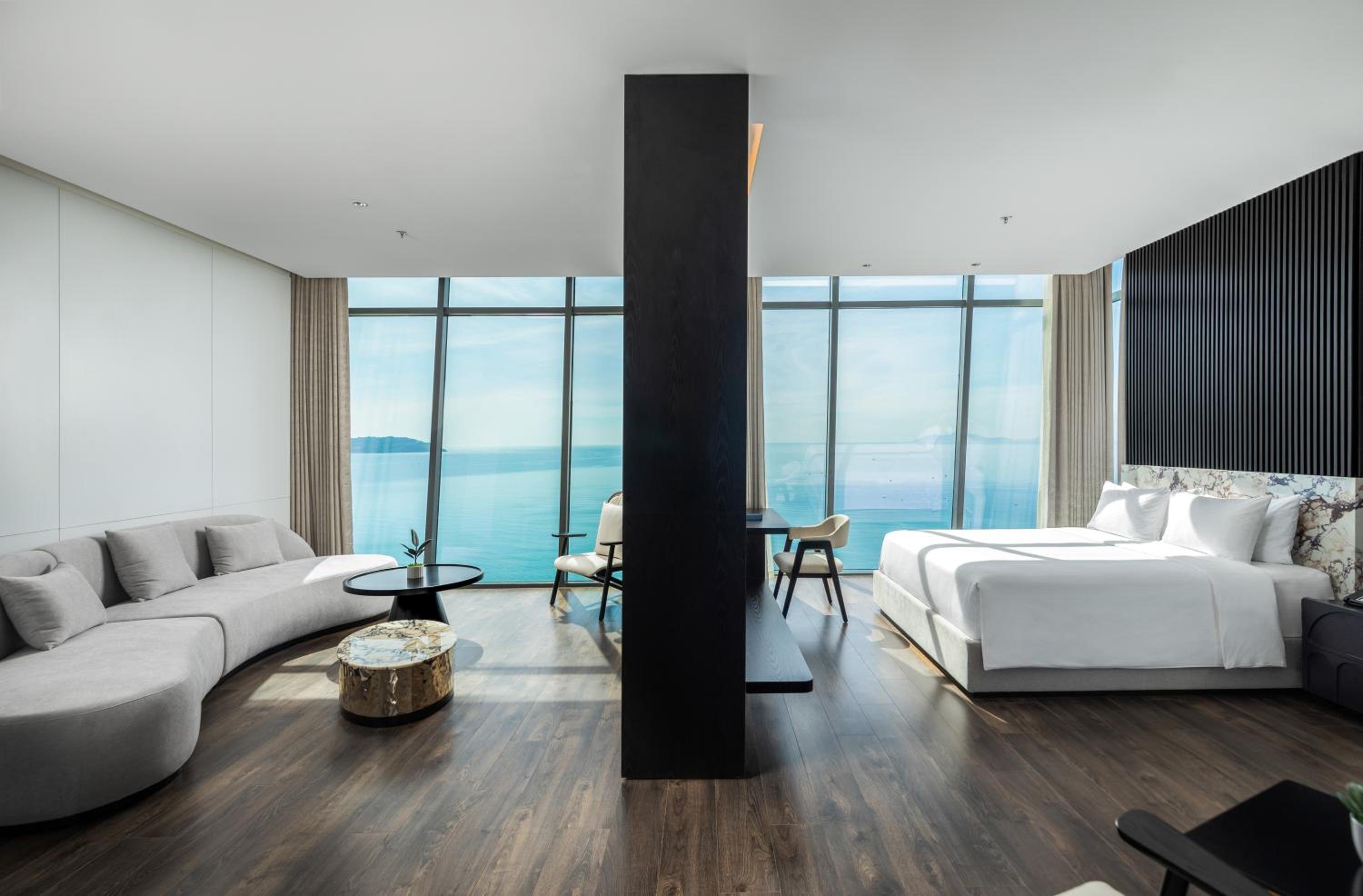 Executive Suite with Ocean Front View photo 3