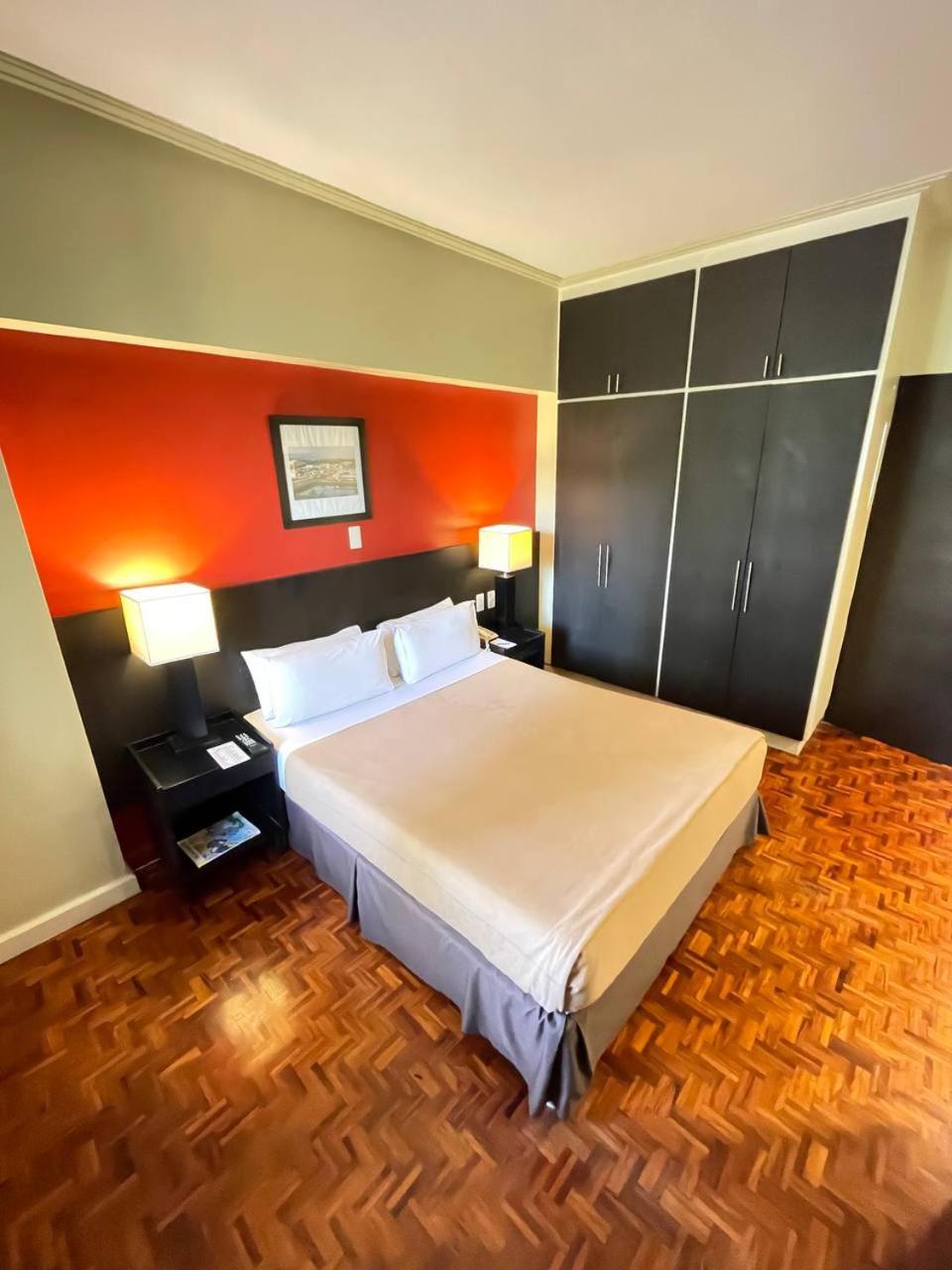 One-Bedroom Suite - Photo 6