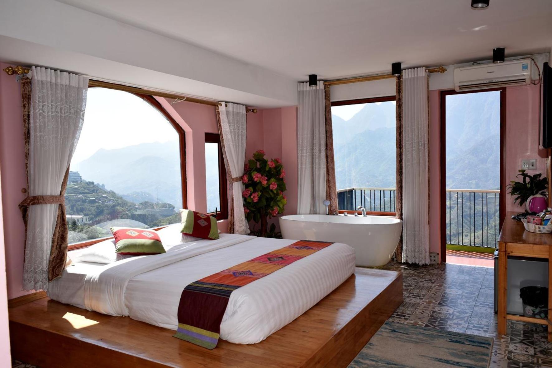 Suite with Mountain View - Photo 8