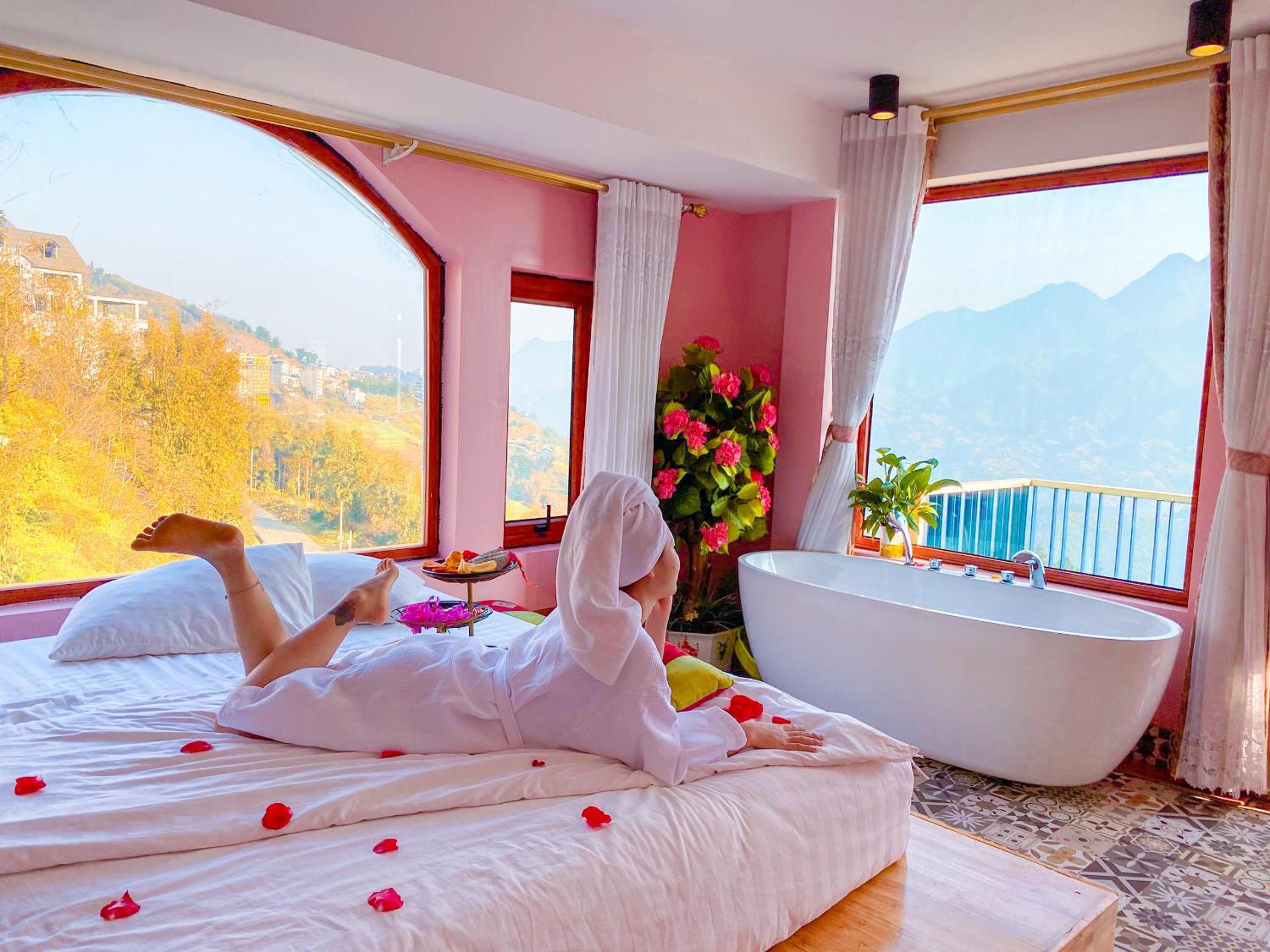 Suite with Mountain View - Photo 23