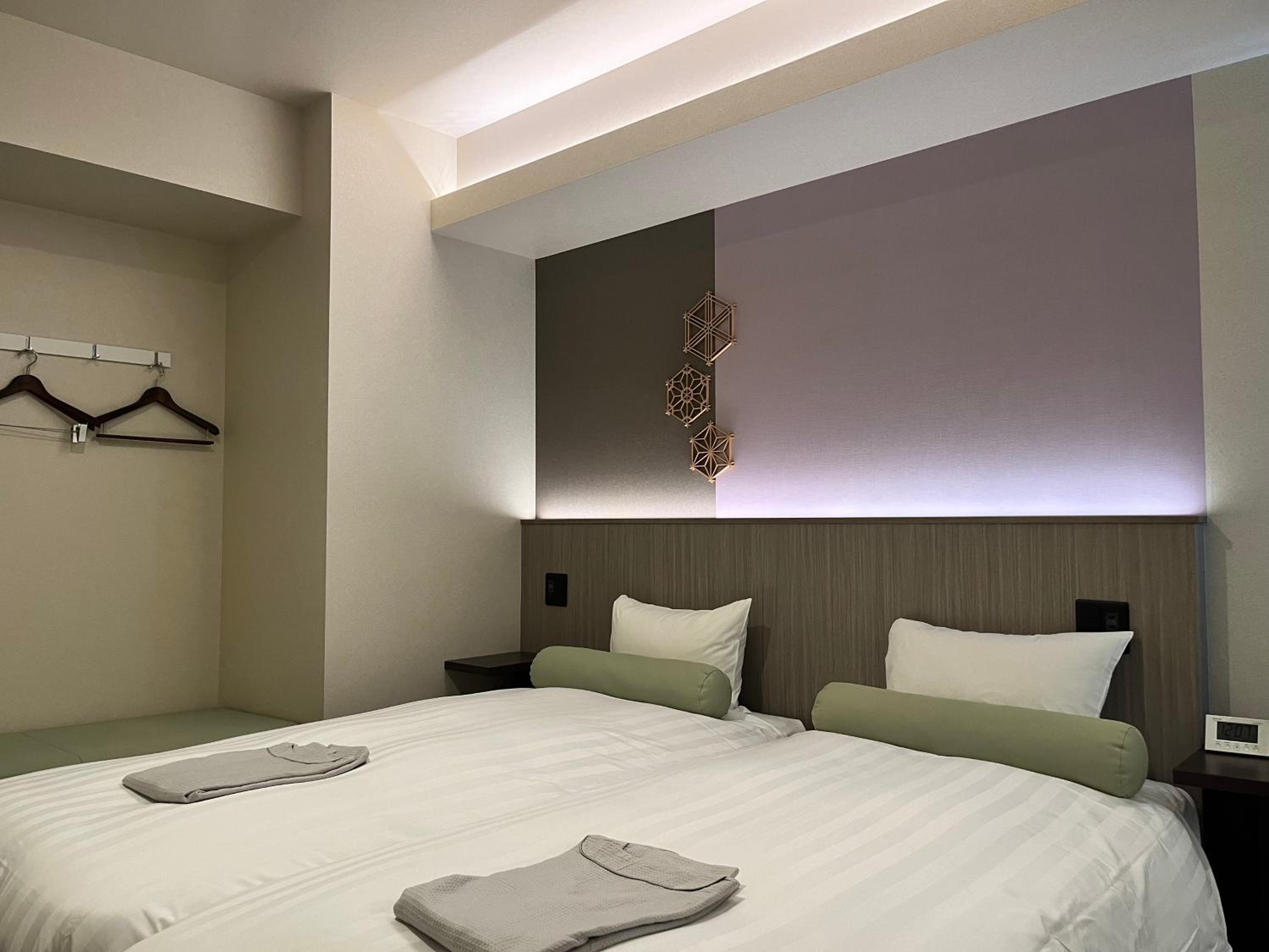 Twin Room - Photo 3