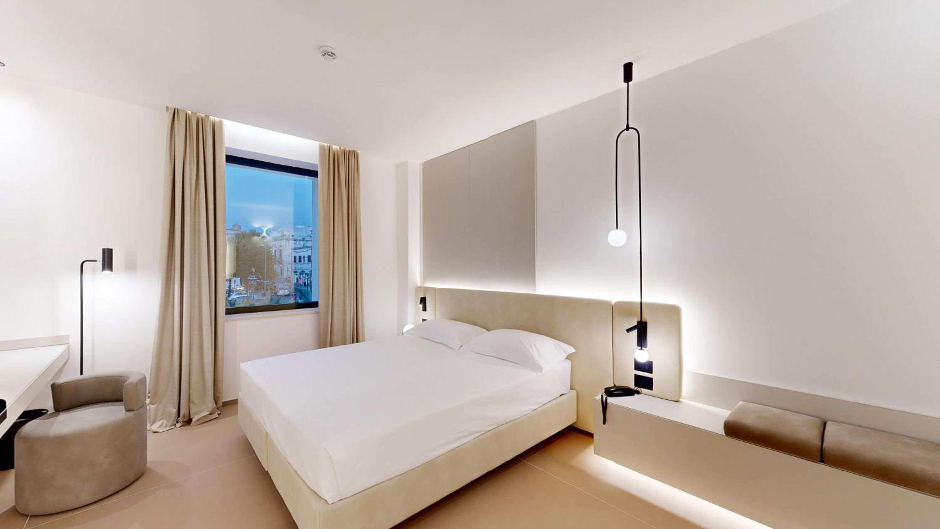 Double or Twin Room with View - Photo 1