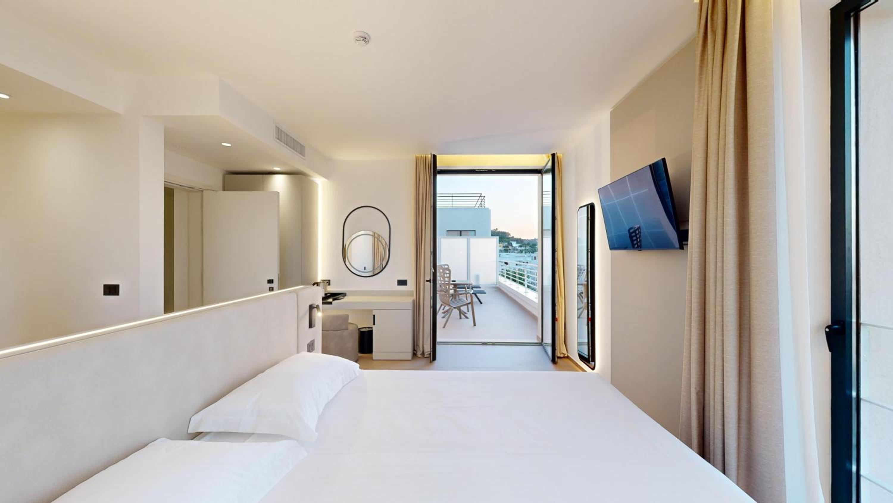 Superior Double or Twin Room with Terrace - Photo 3