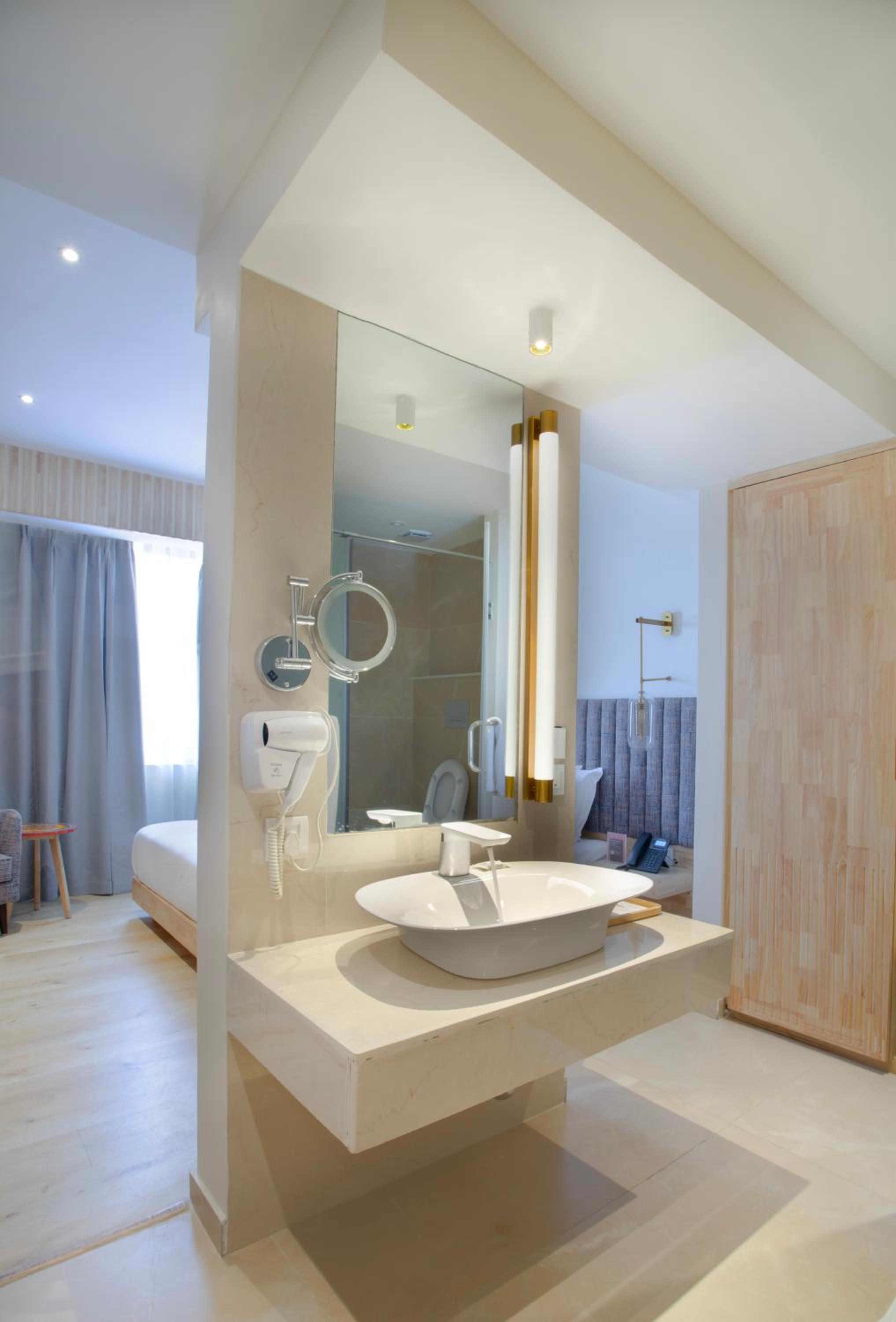 Deluxe King Room photo 3