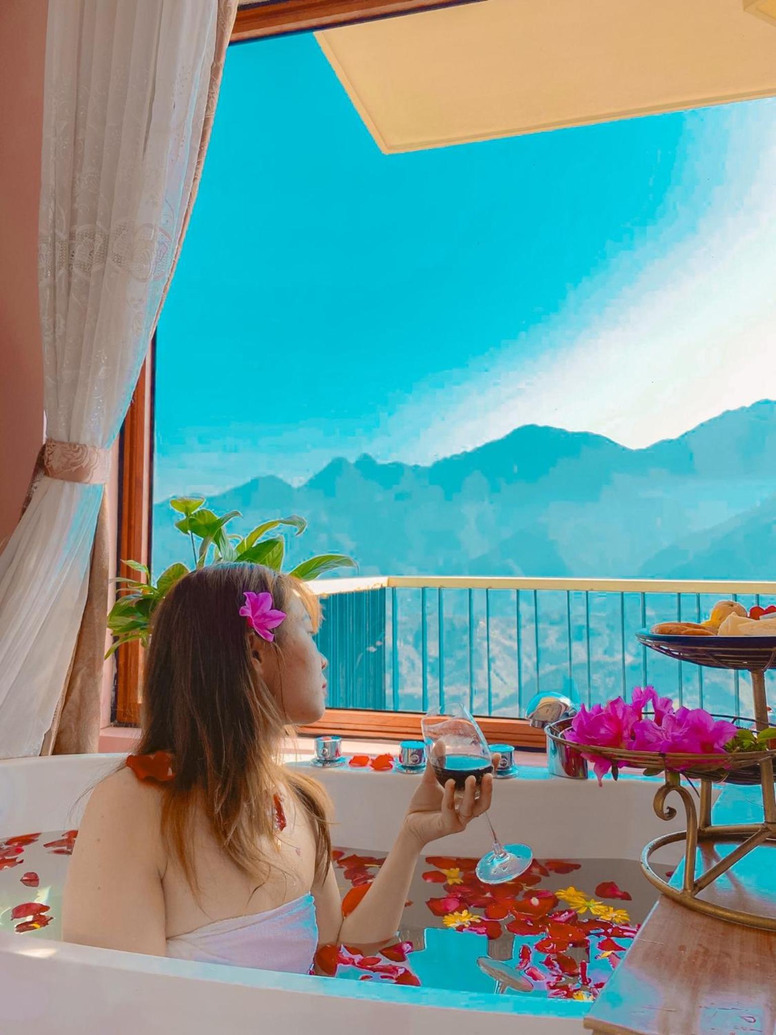 Suite with Mountain View - Photo 7