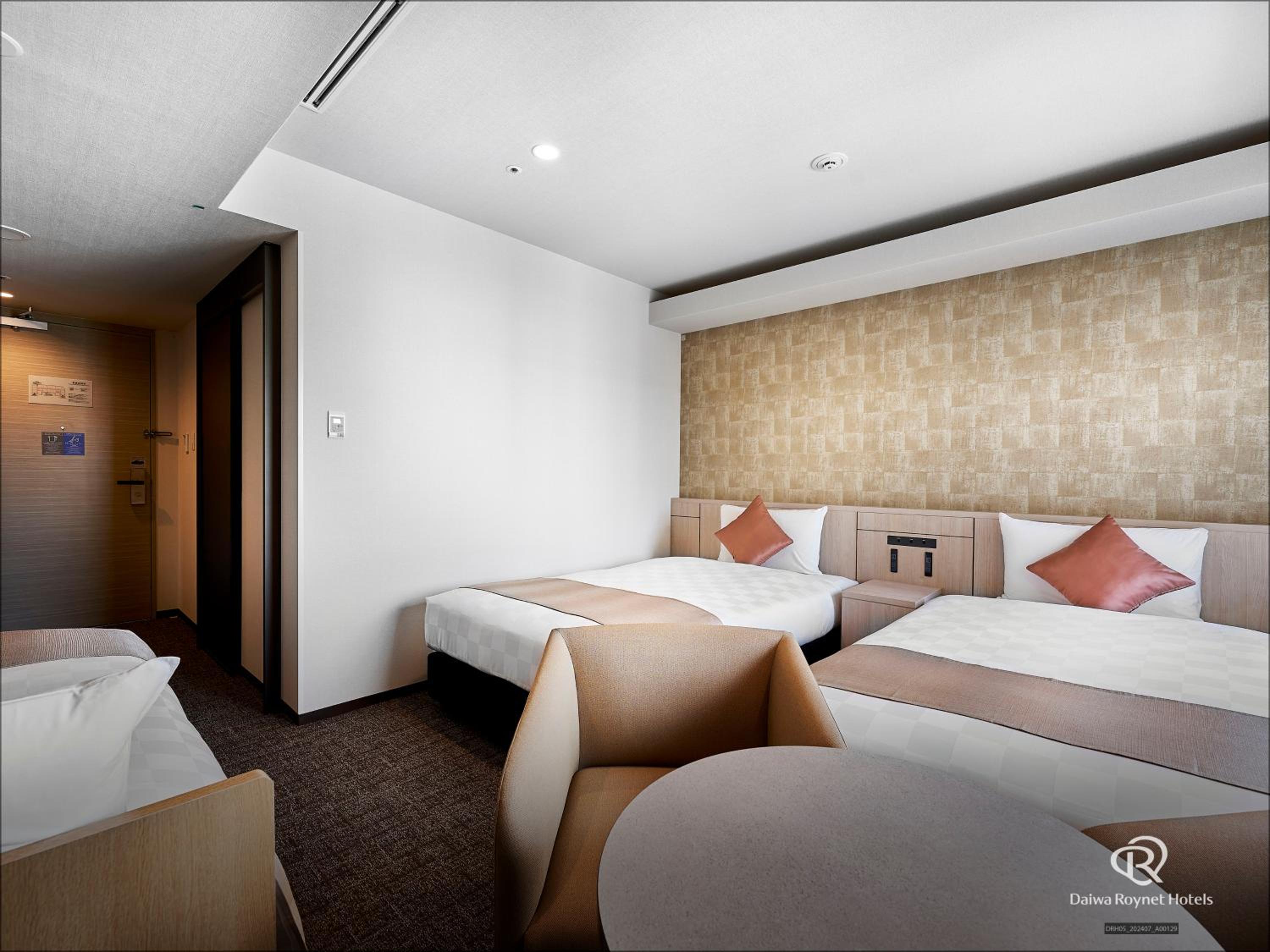 Deluxe Twin Room with Extra Bed - Non-Smoking