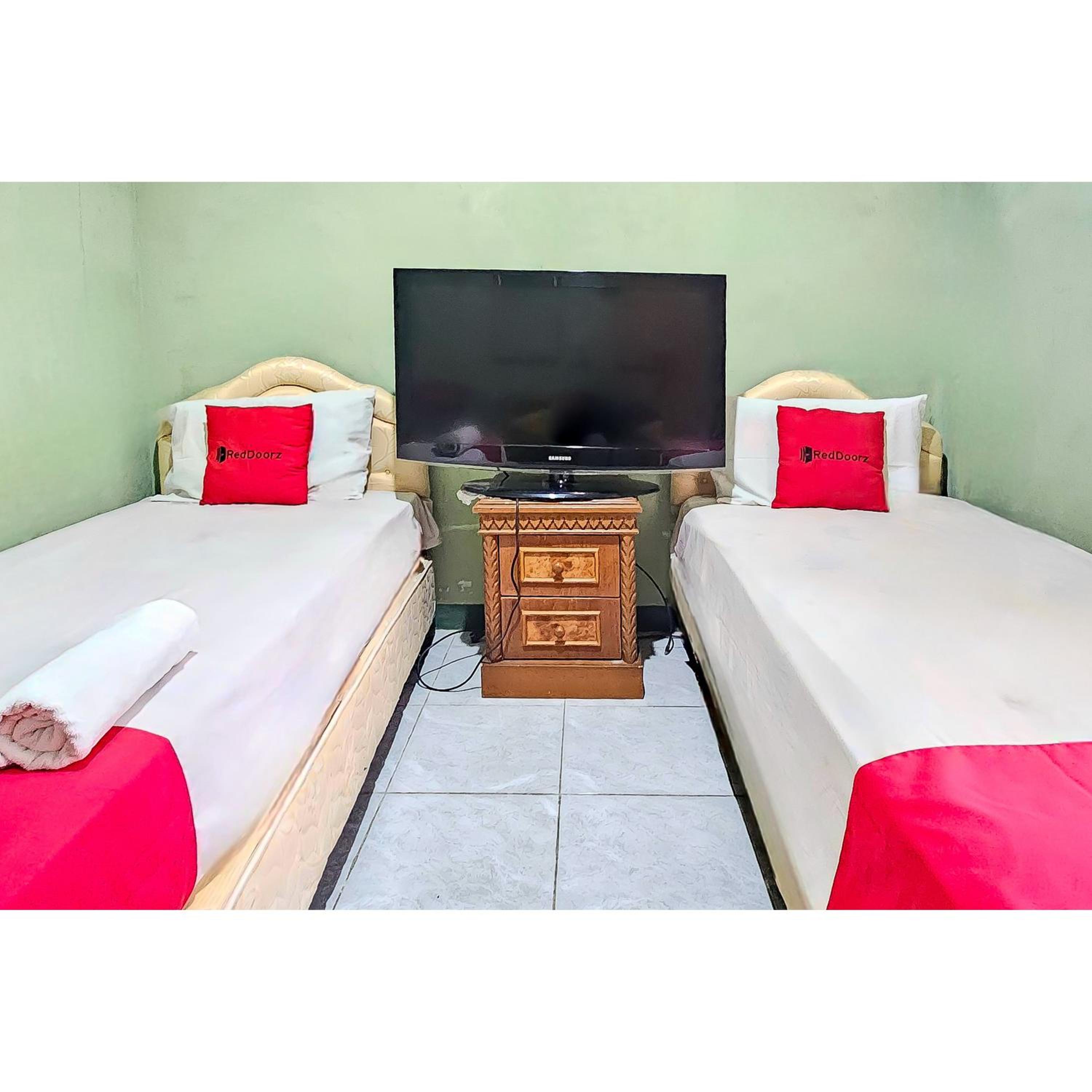 Standard Twin Room - Photo 1