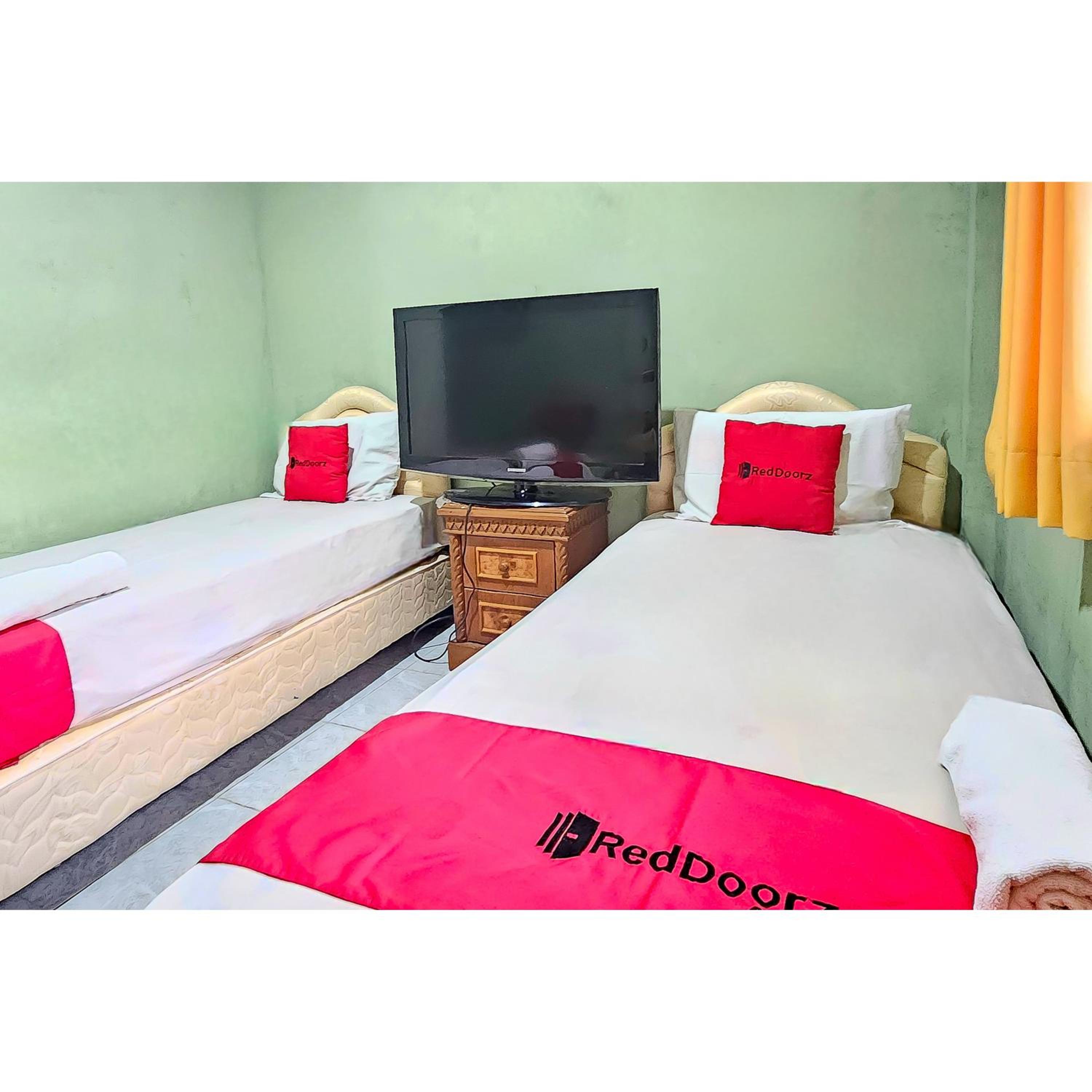 Standard Twin Room - Photo 2