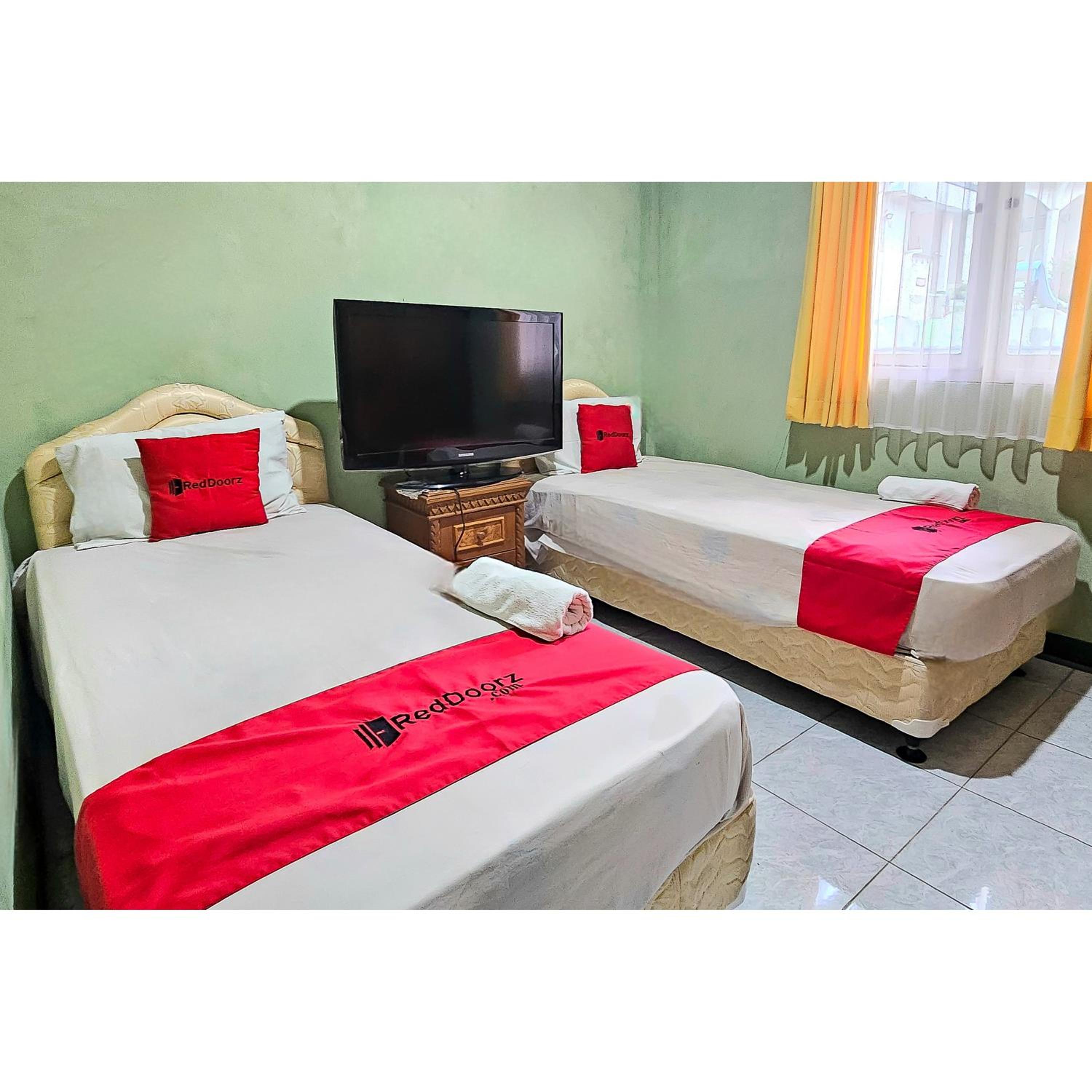 Standard Twin Room - Photo 3