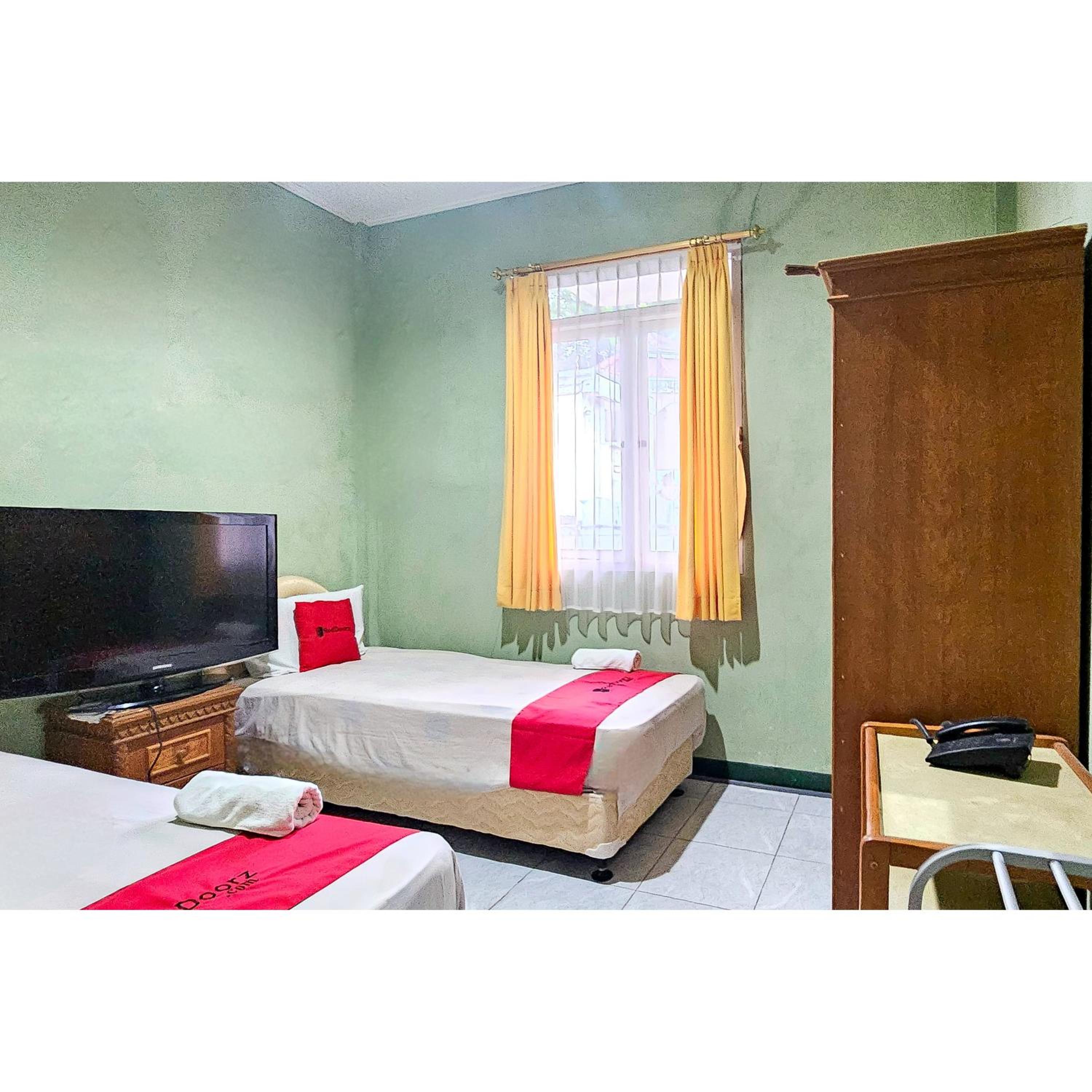 Standard Twin Room - Photo 4