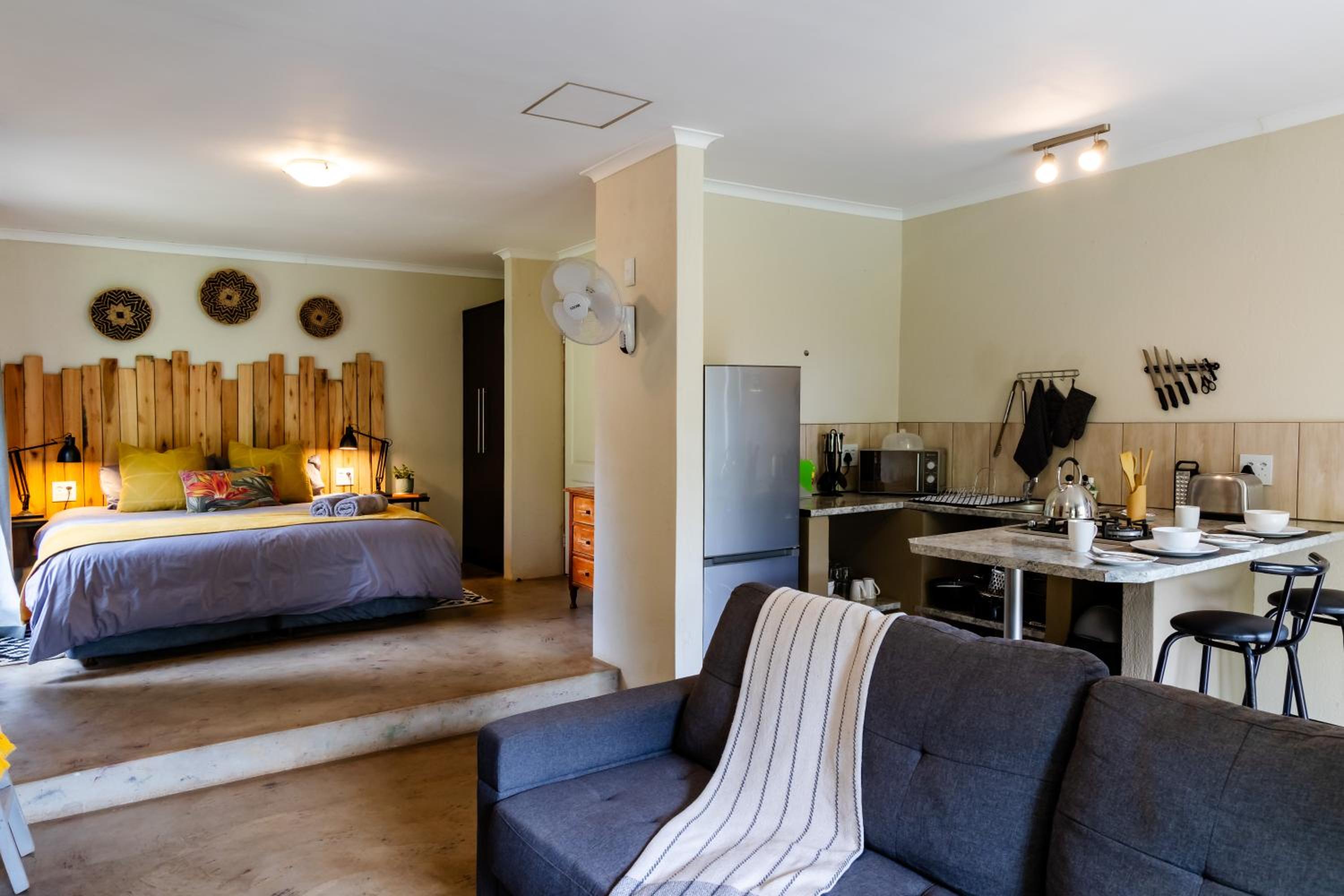 King Studio with Sofa Bed - Photo 1