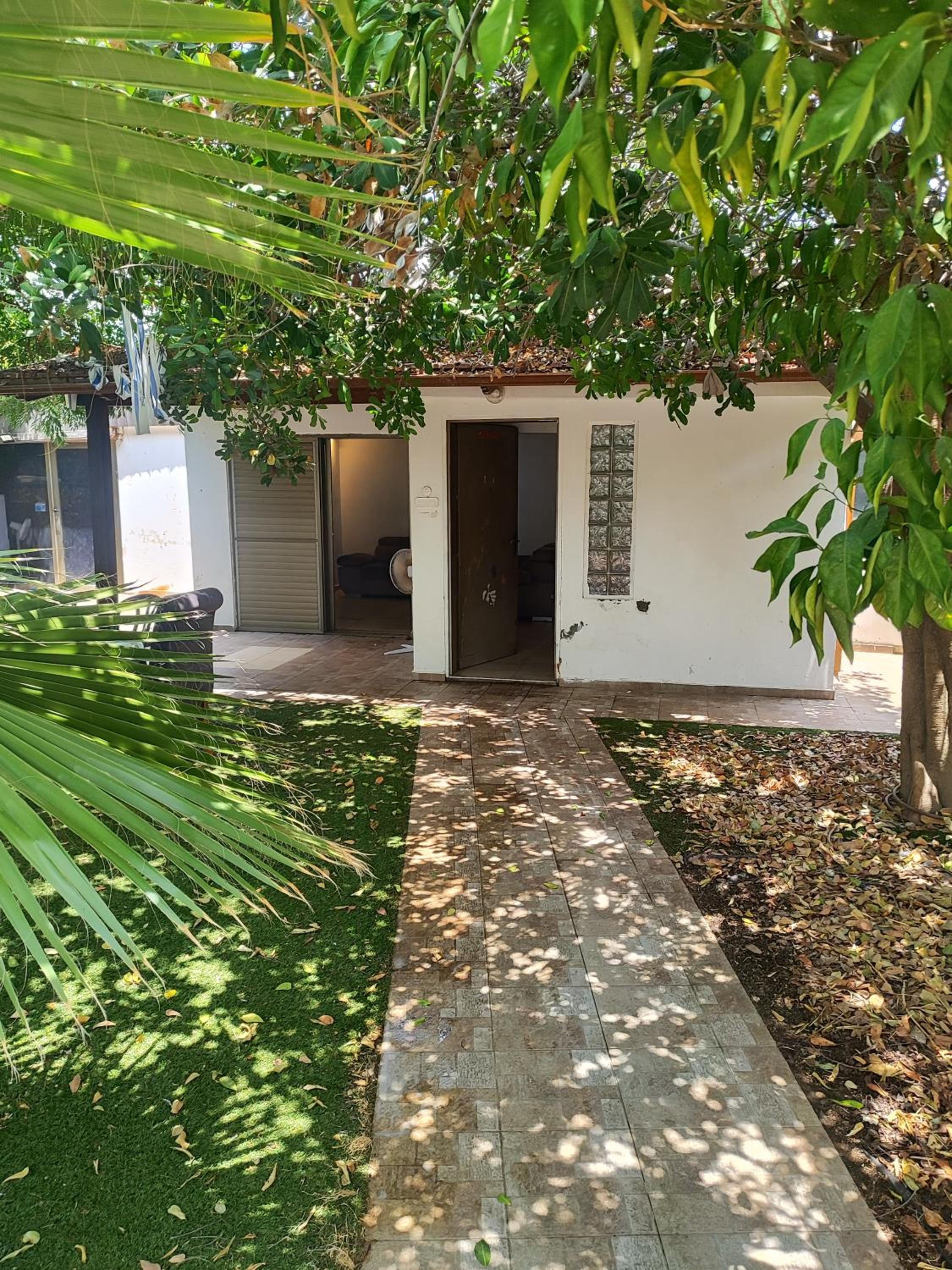 Two-Bedroom House photo 2