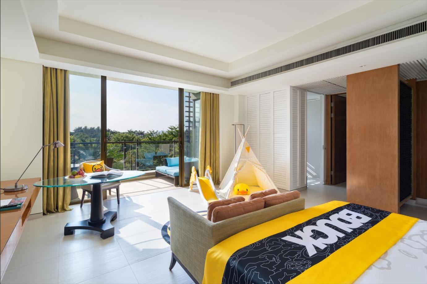 Theme Family King Room with Balcony and Garden View