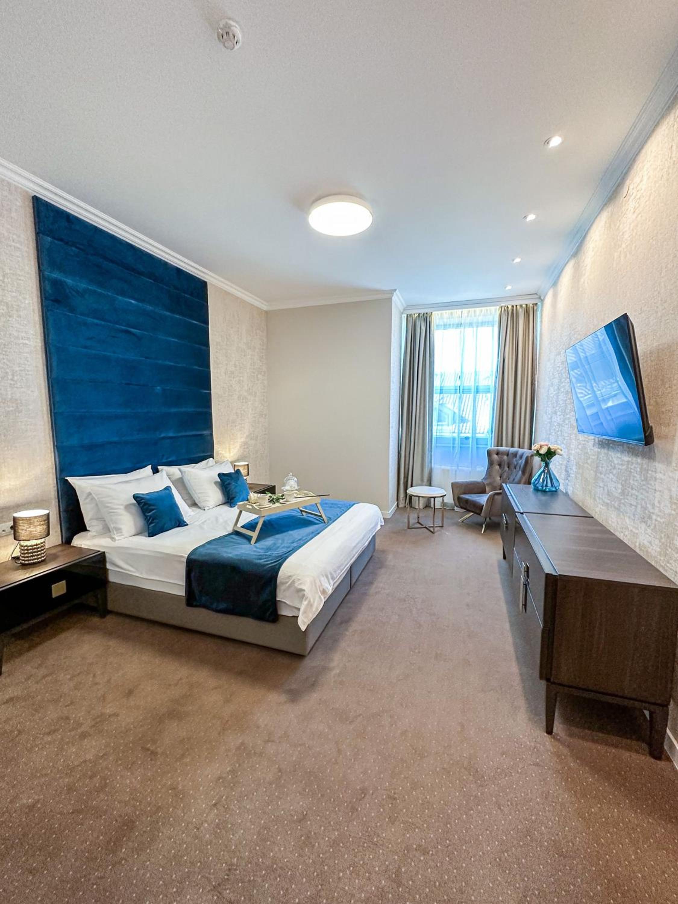 Deluxe King Room photo 1