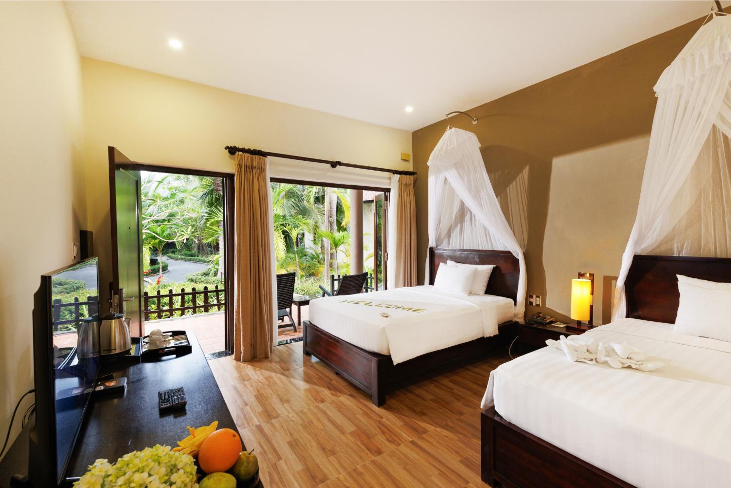 Diamond Bungalow with Garden View - Photo 1