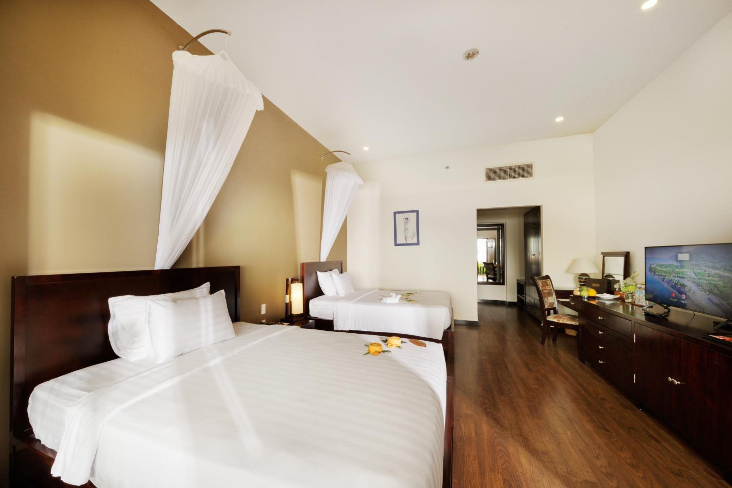Diamond Bungalow with Sea View - Photo 2