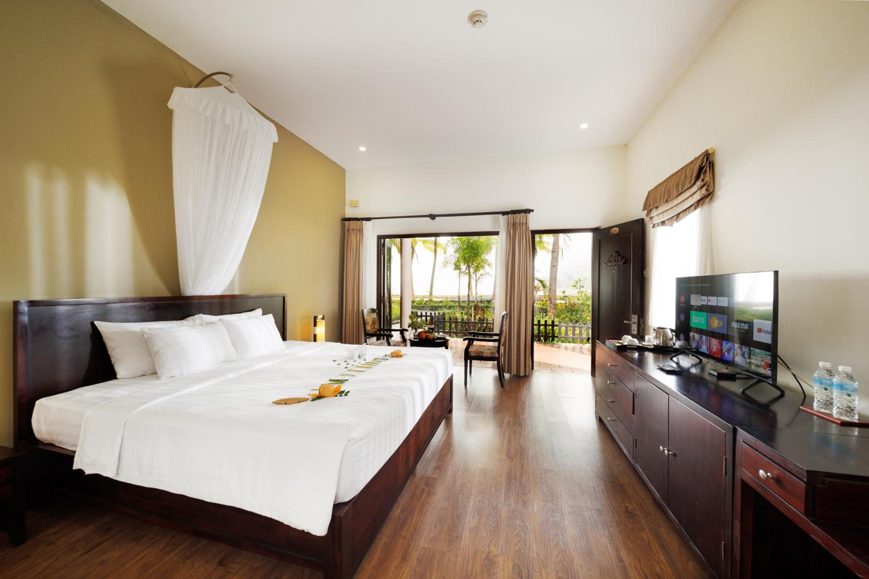 Diamond Bungalow with Sea View - Photo 1