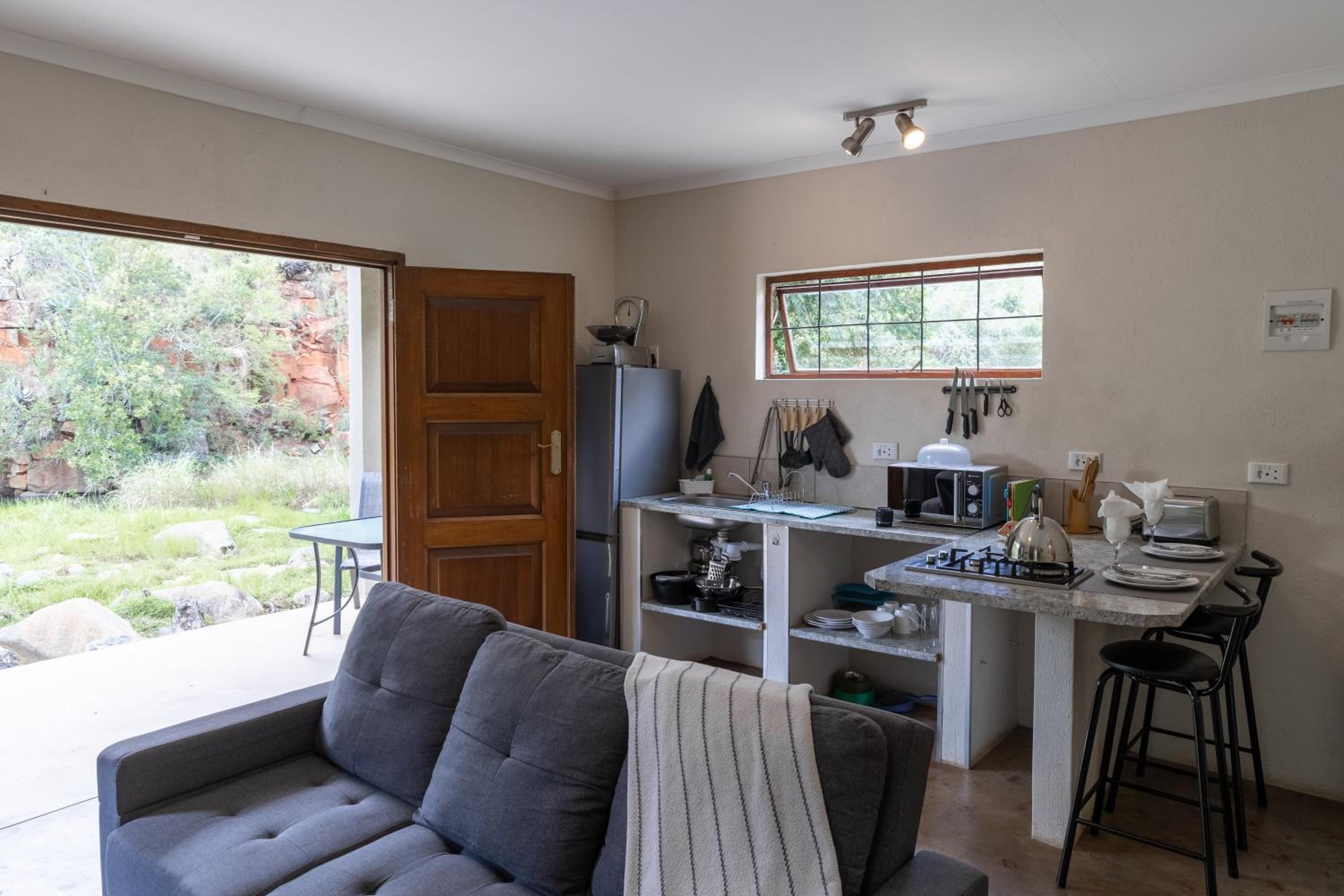 Family Room with Mountain View - Photo 8