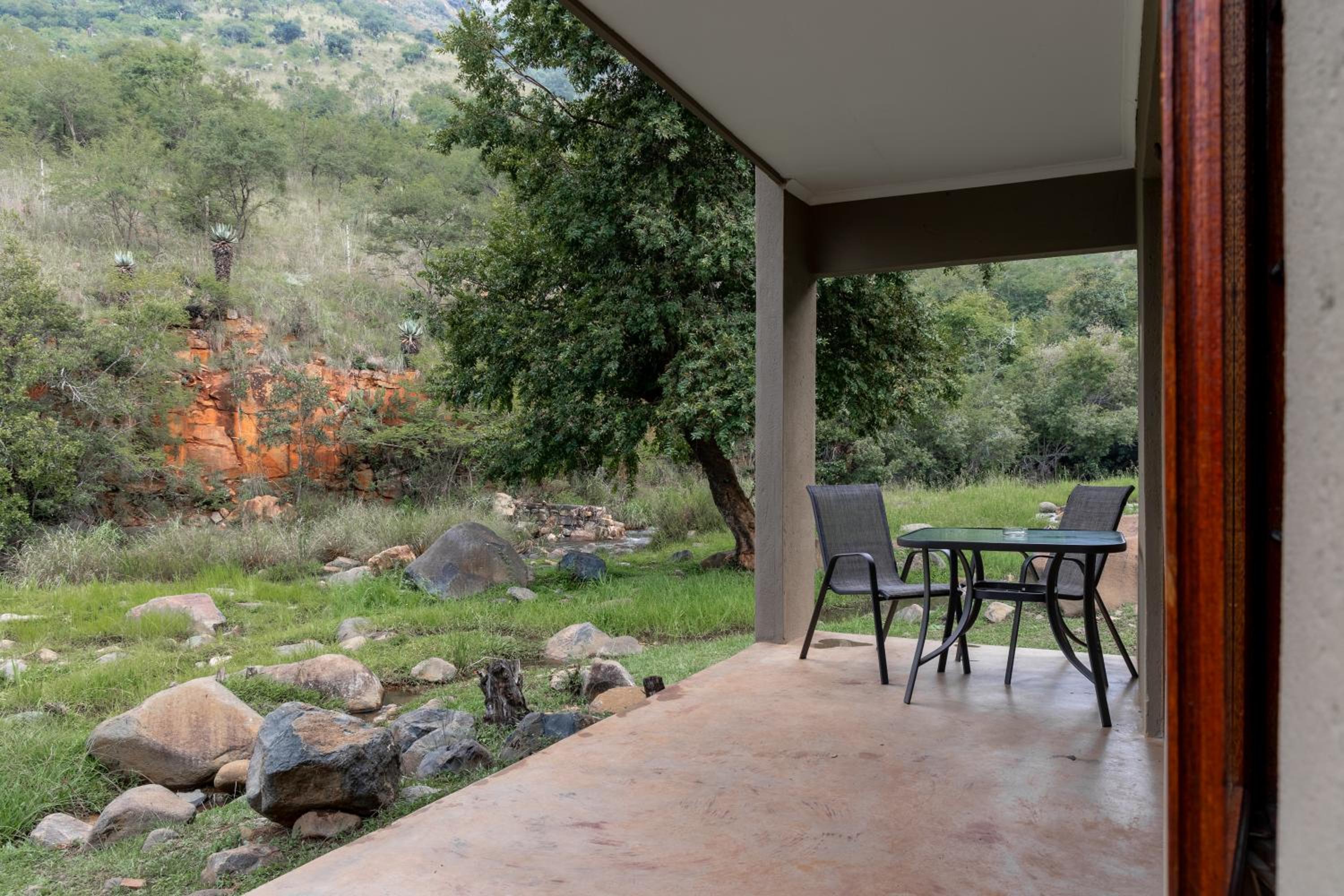 Family Room with Mountain View - Photo 6