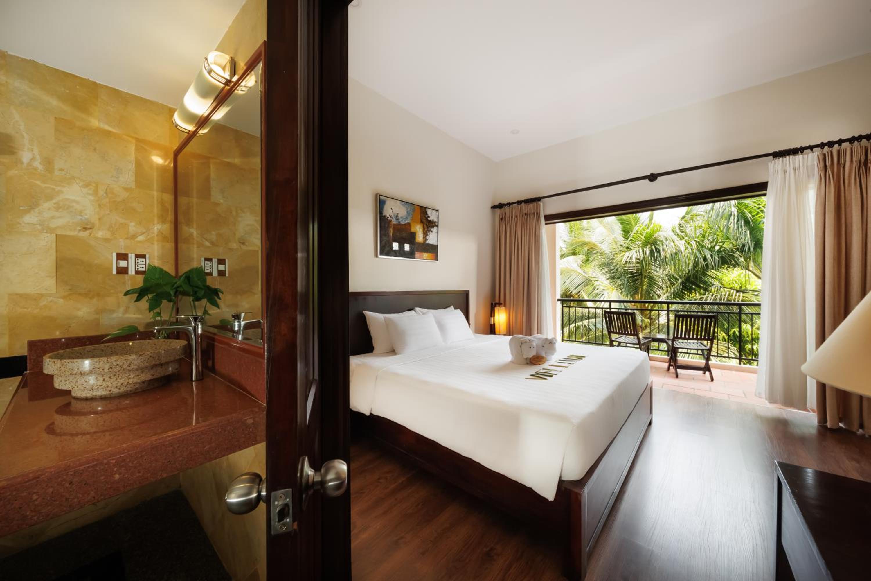 Executive Suite - Photo 4