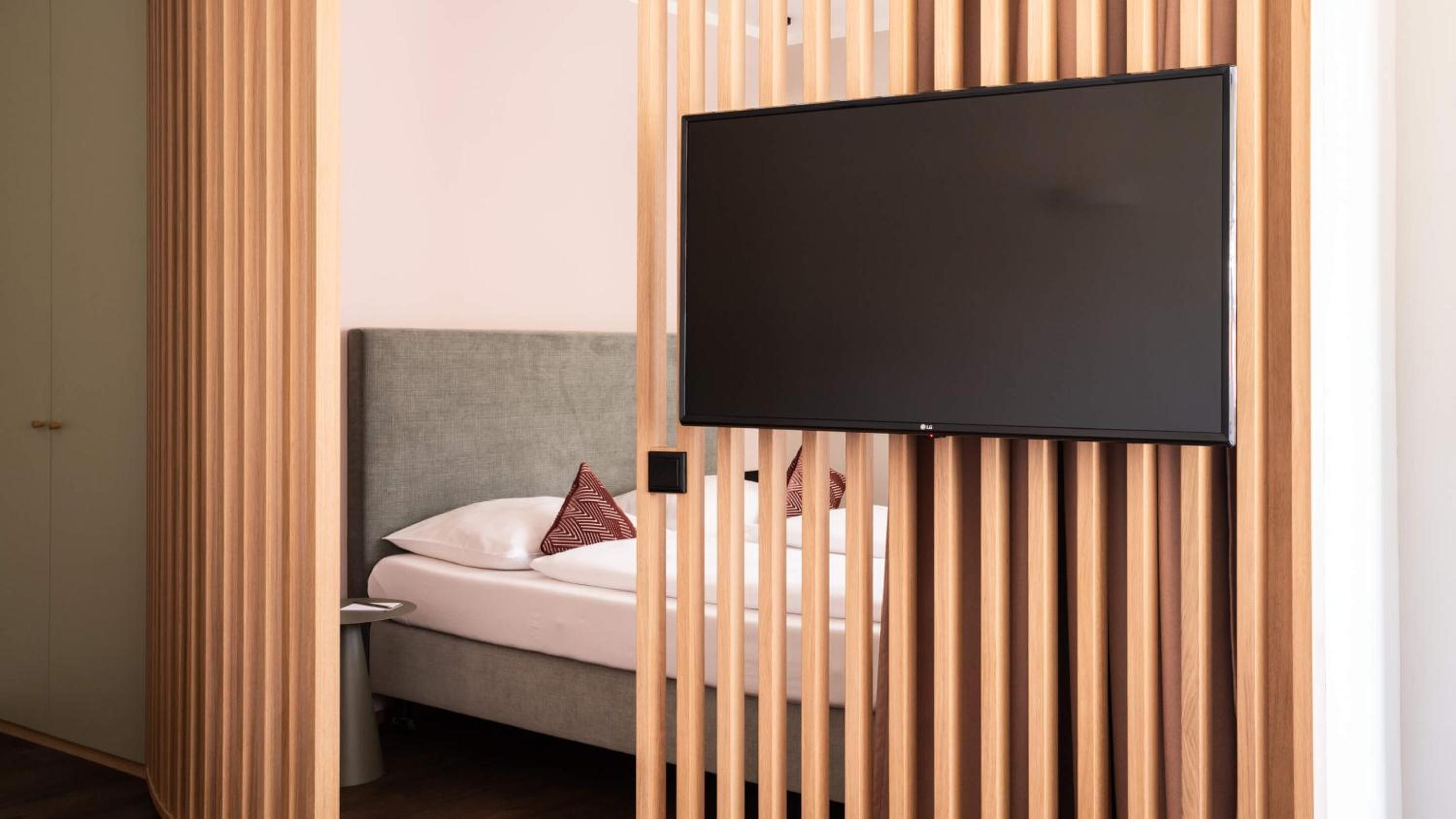 Suite with Balcony - Photo 15