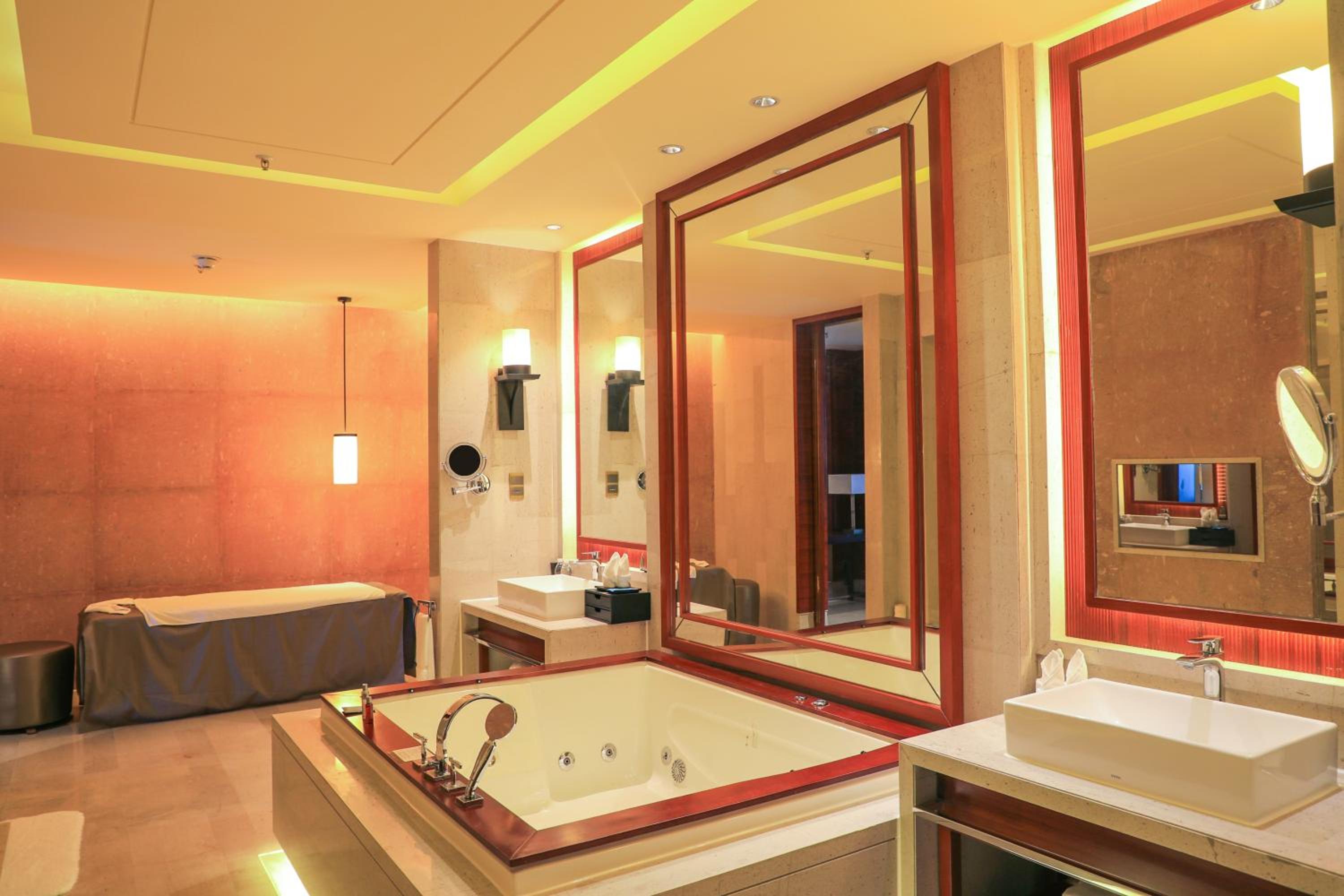 Chairman Suite photo 3