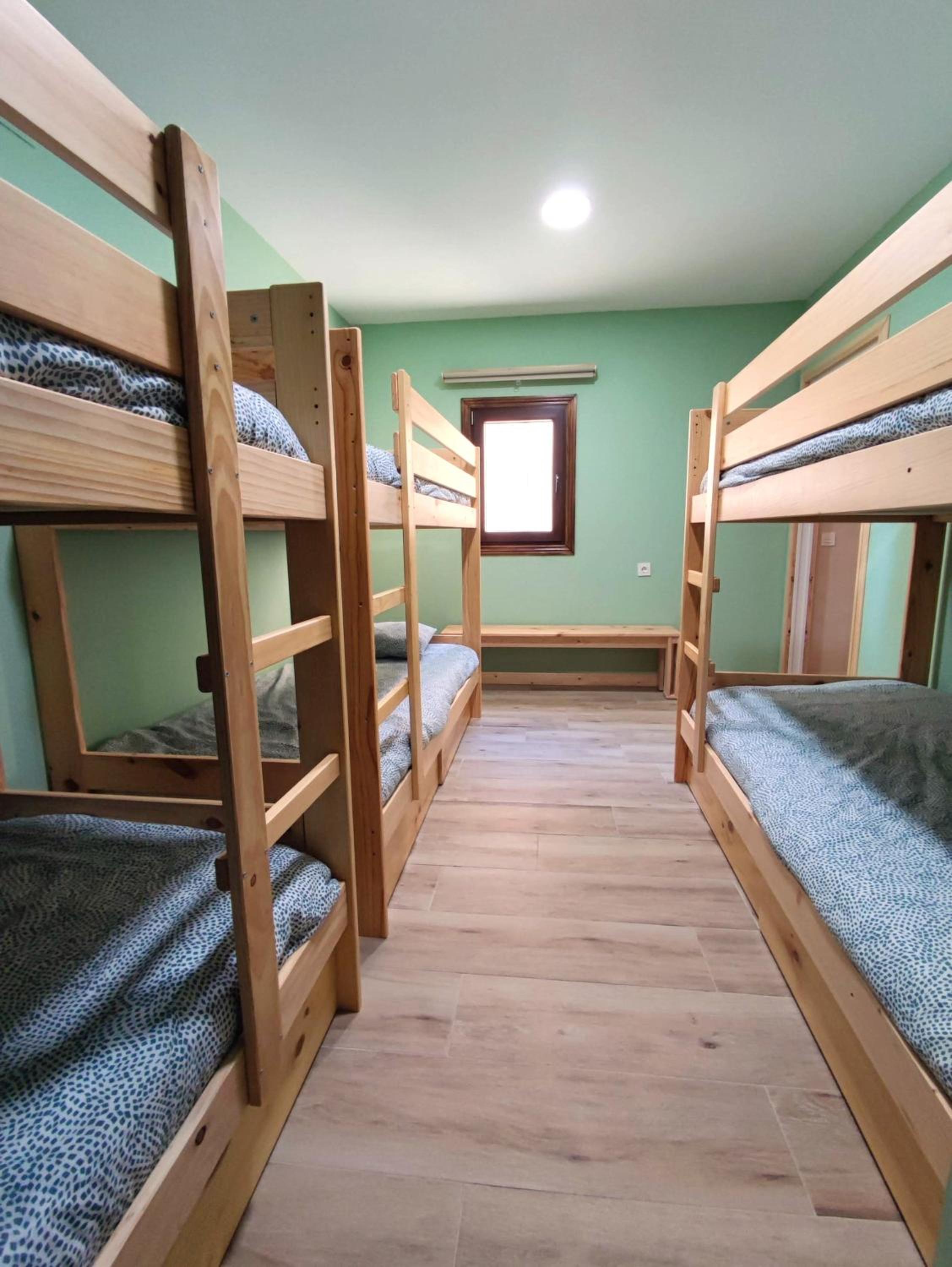Dormitorio Compartido Mixto de 6 Camas