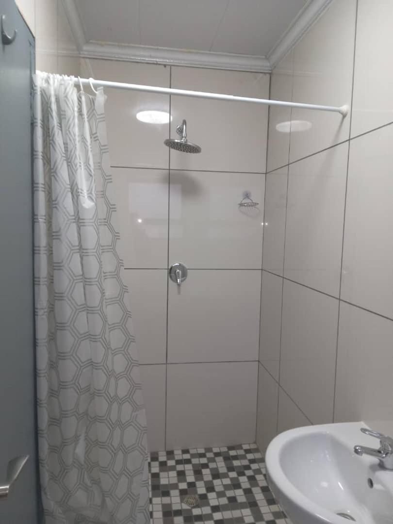 Double or Twin Room with Private Bathroom photo 2