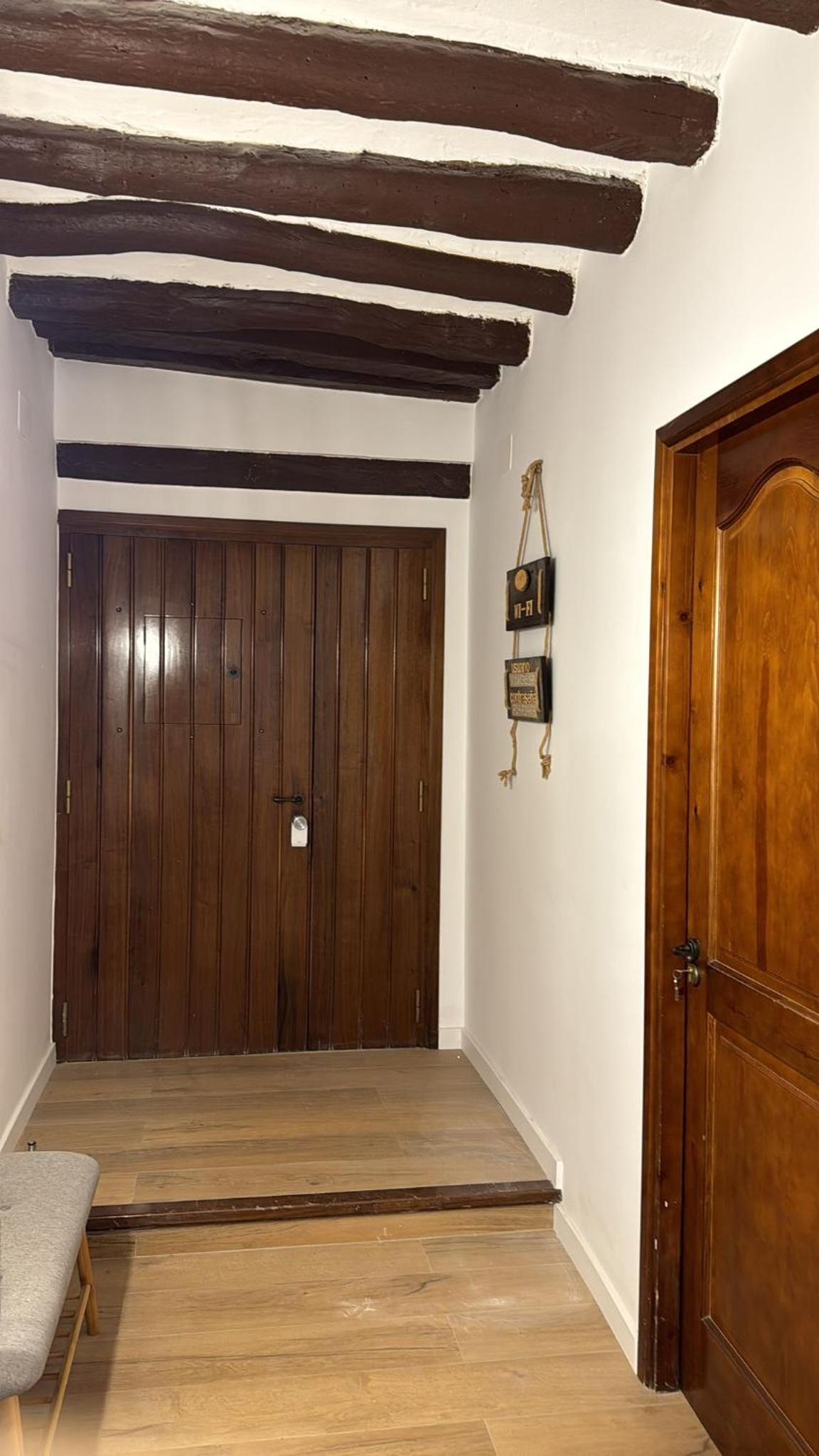Five-Bedroom House photo 2