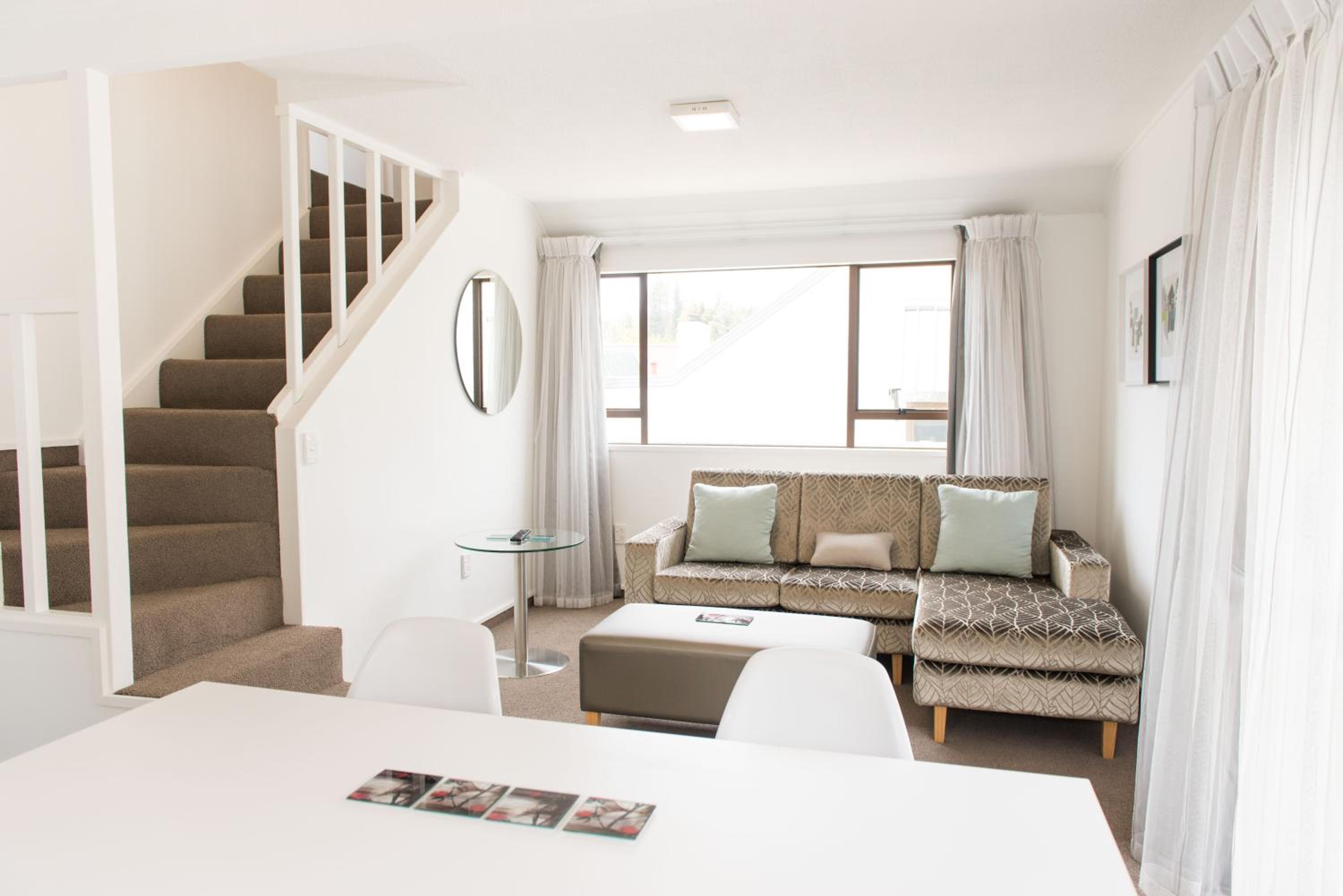 Two-Bedroom Apartment with King and Queen Bed thumbnail 6