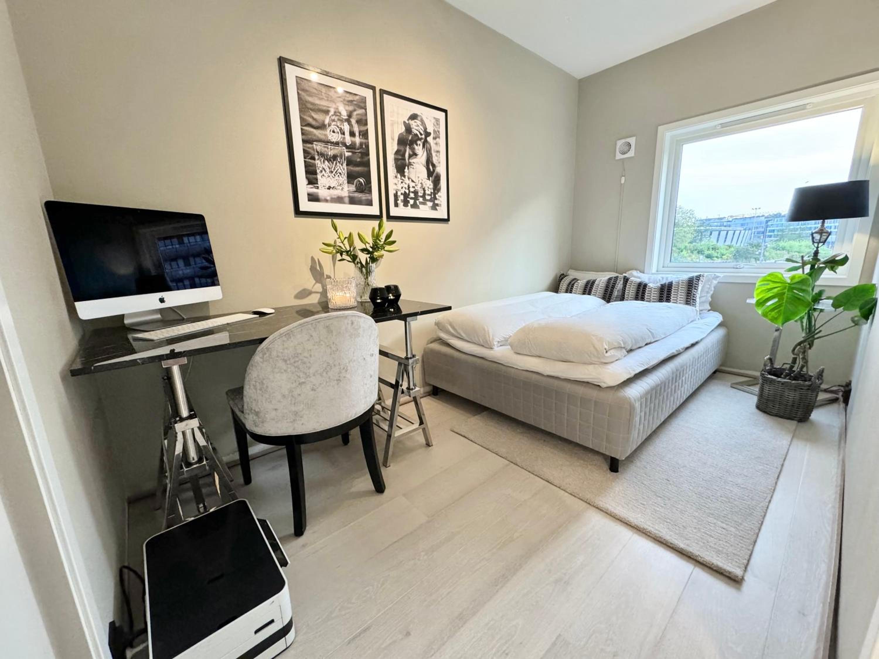 Two-Bedroom Apartment with Balcony and Sea View photo 2