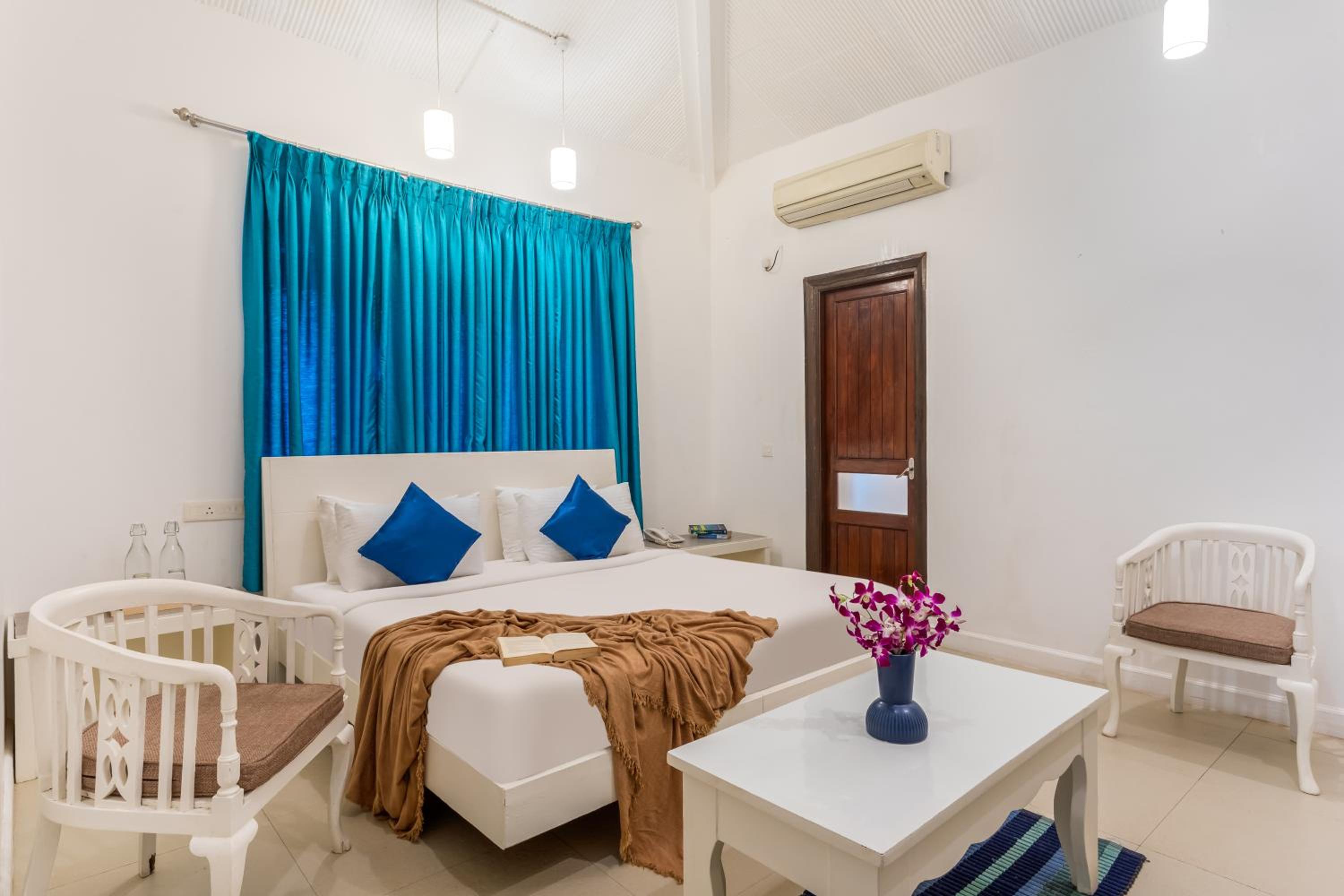 Deluxe Room with Pool View - Photo 1