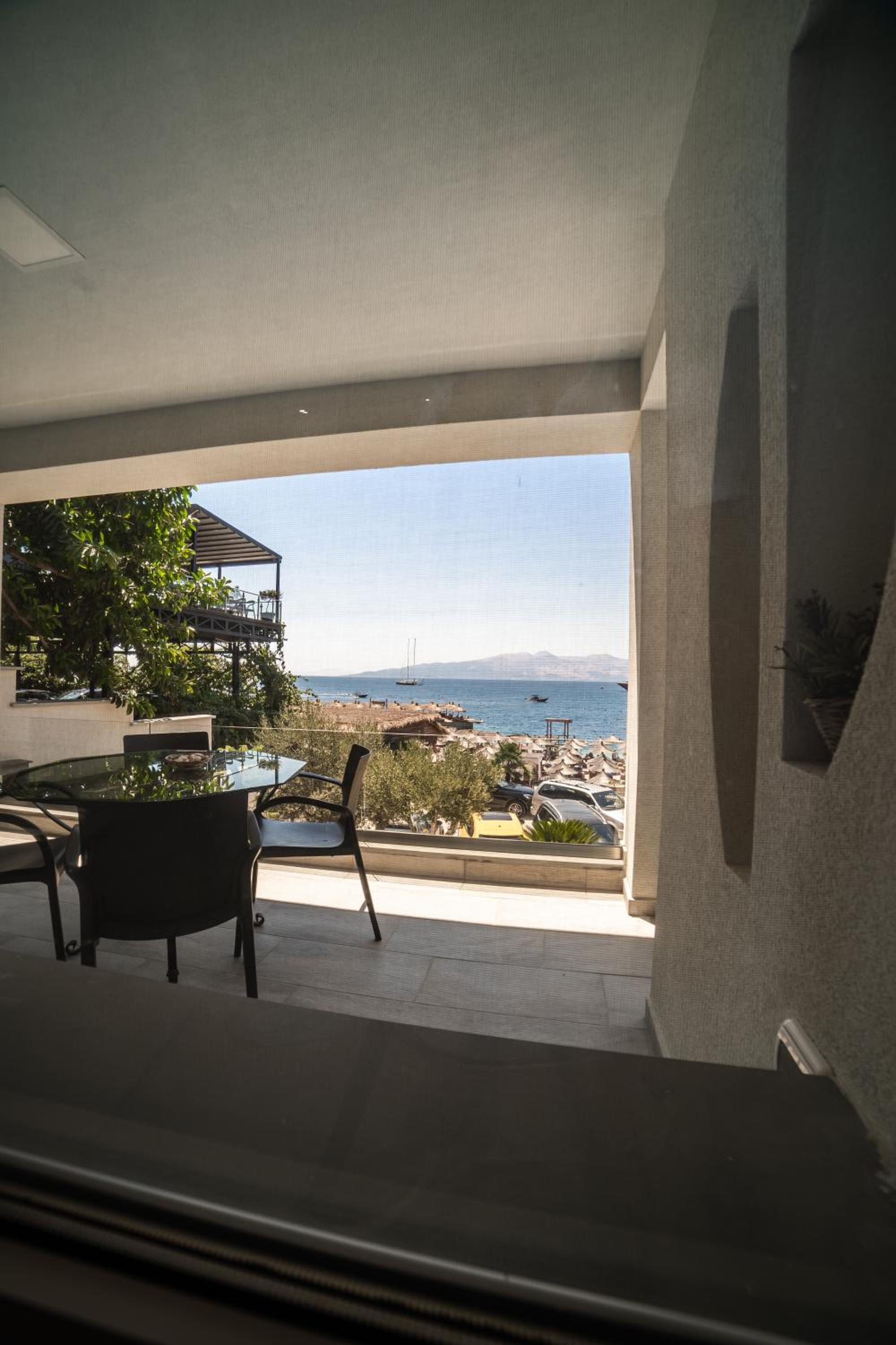 Villa - Beach Front photo 2