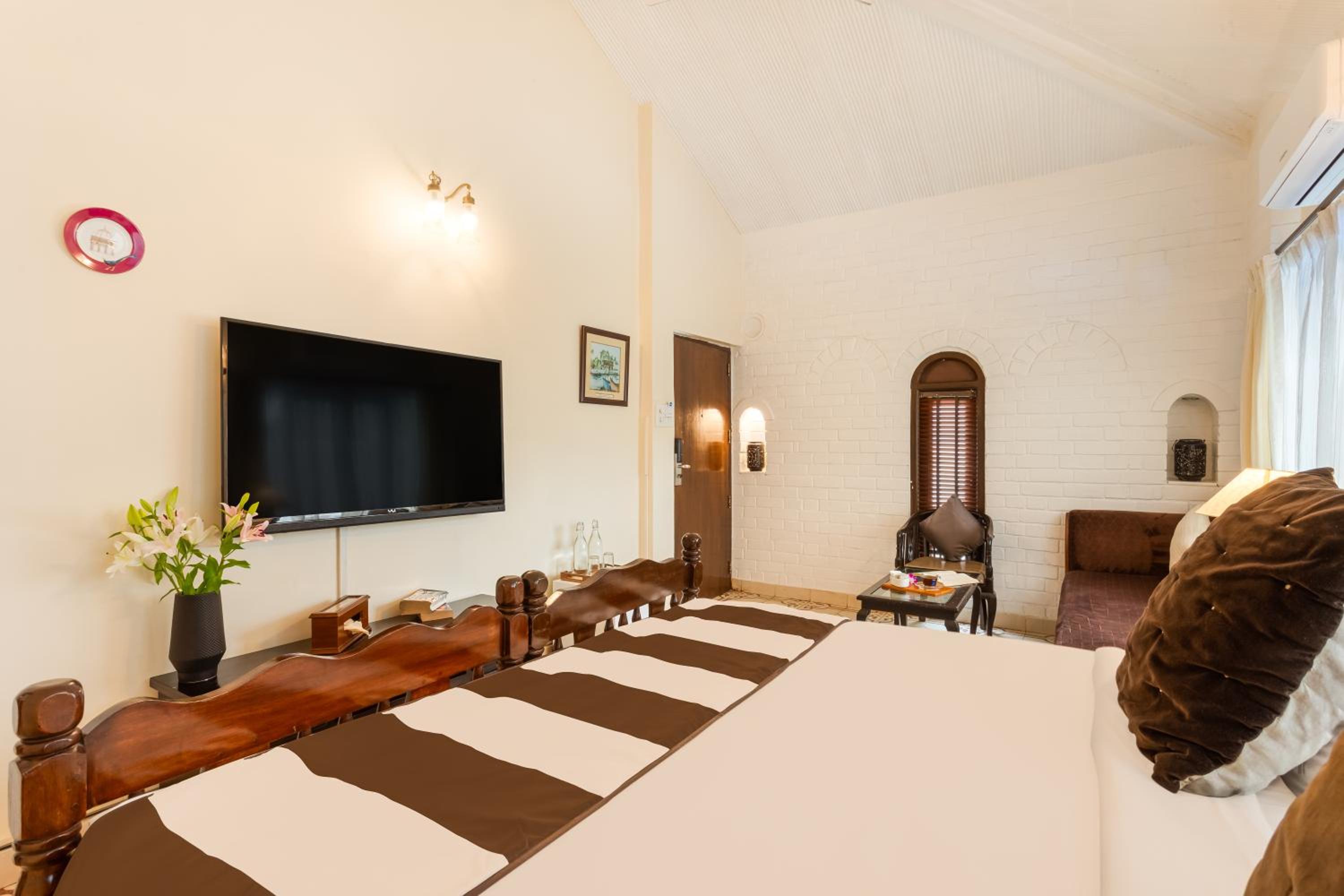 Luxury Suite - Photo 10