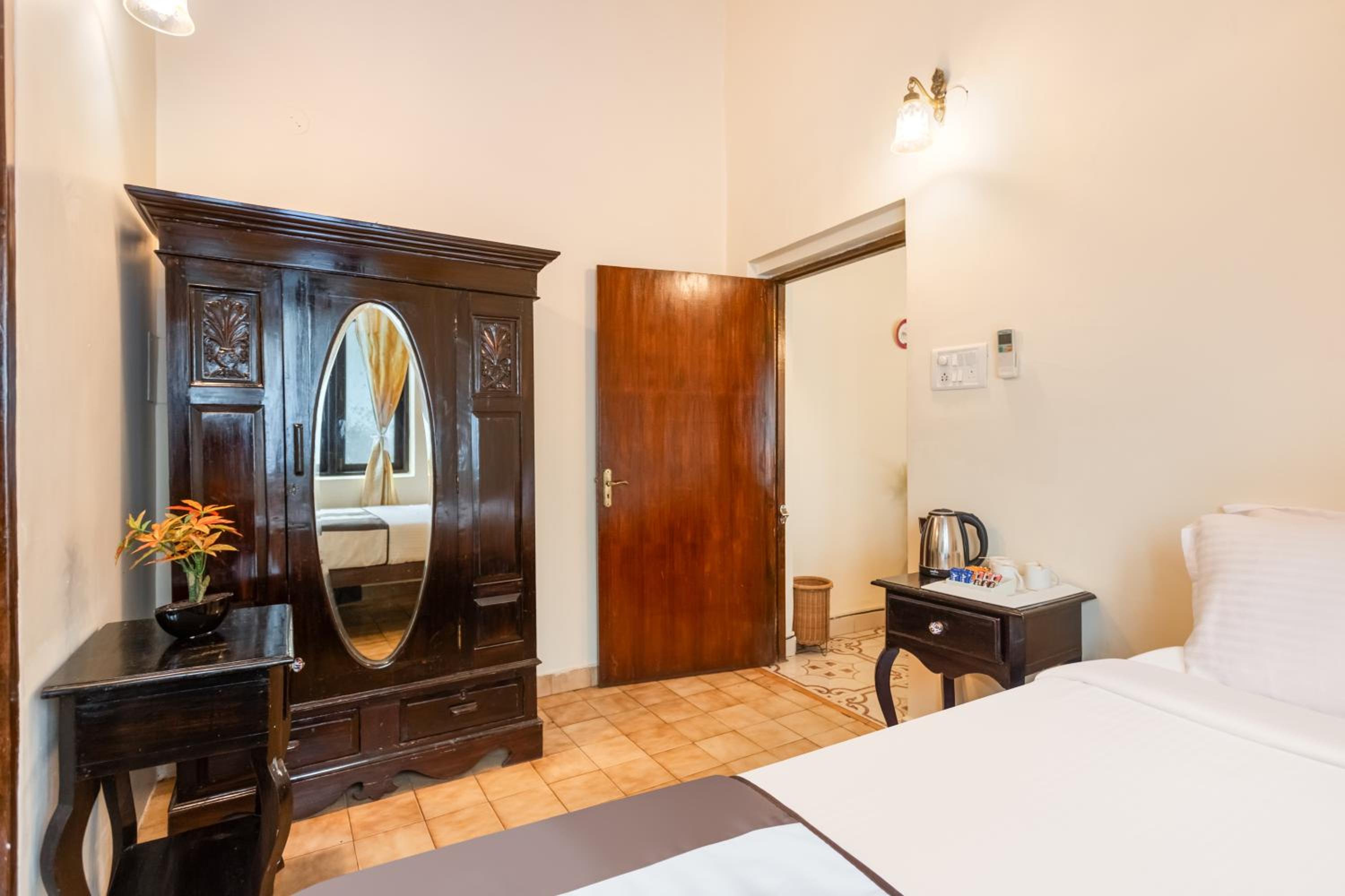 Luxury Suite - Photo 13