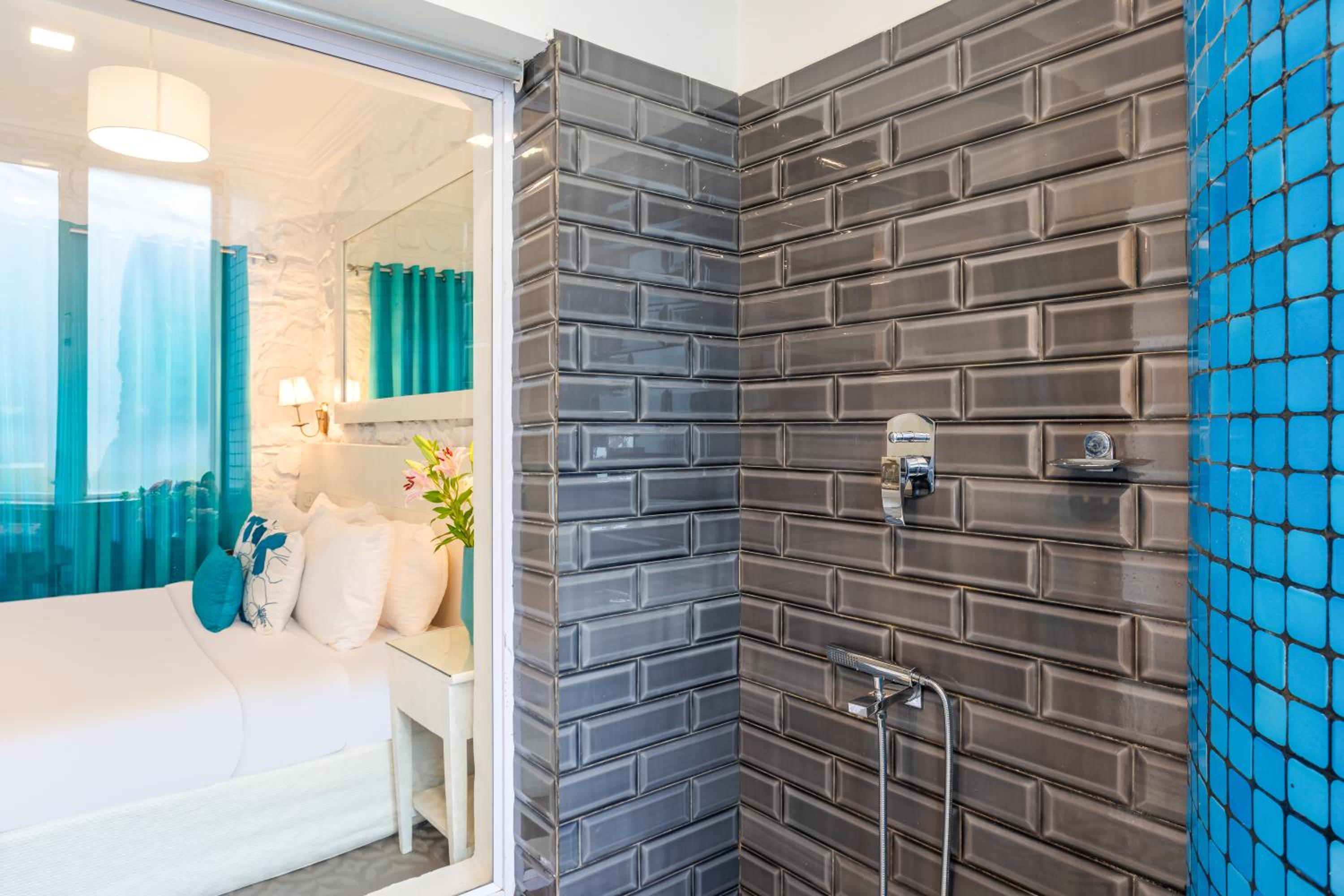Premium Room - Photo 7