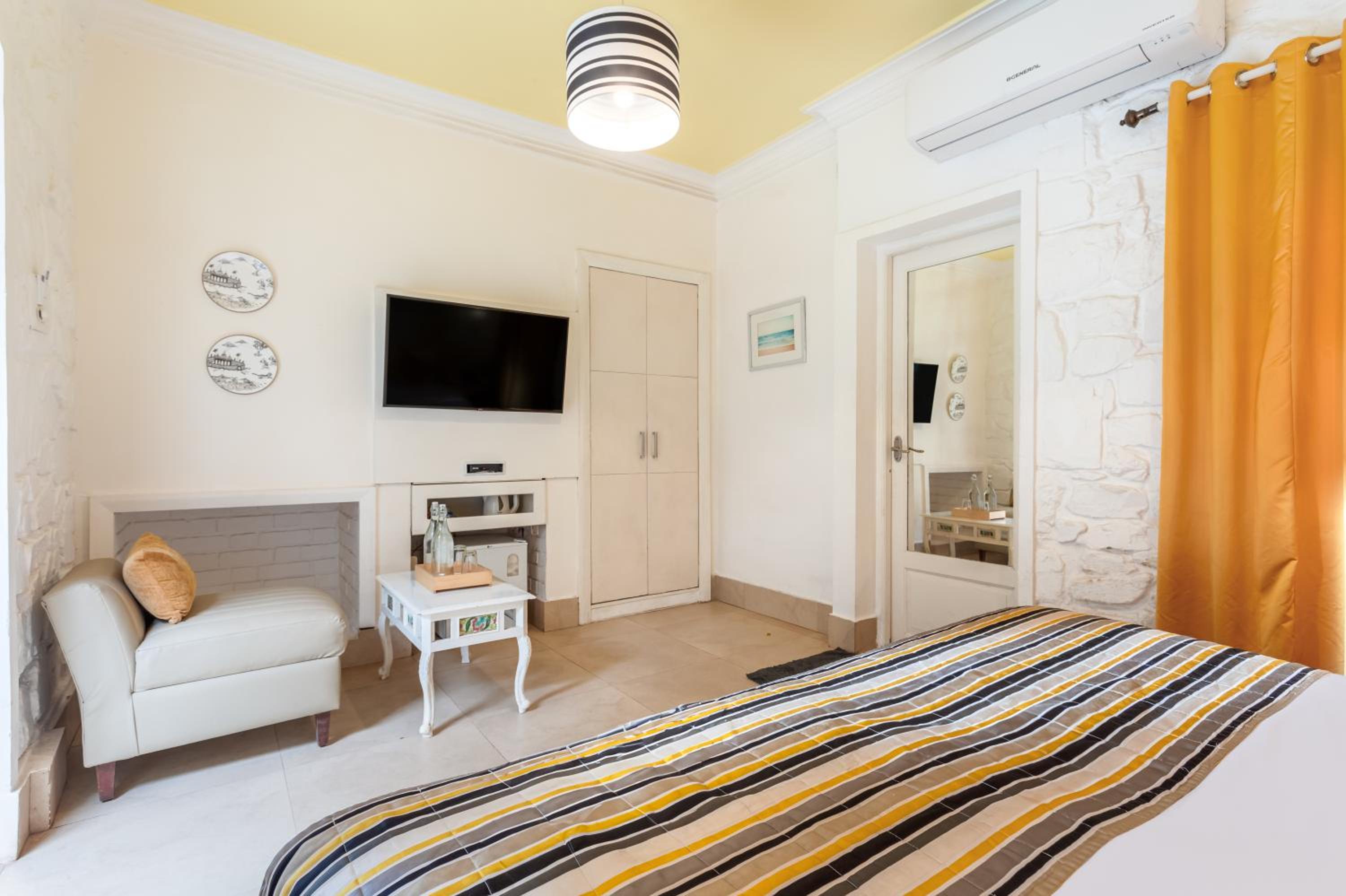 Standard Double Room - Photo 10