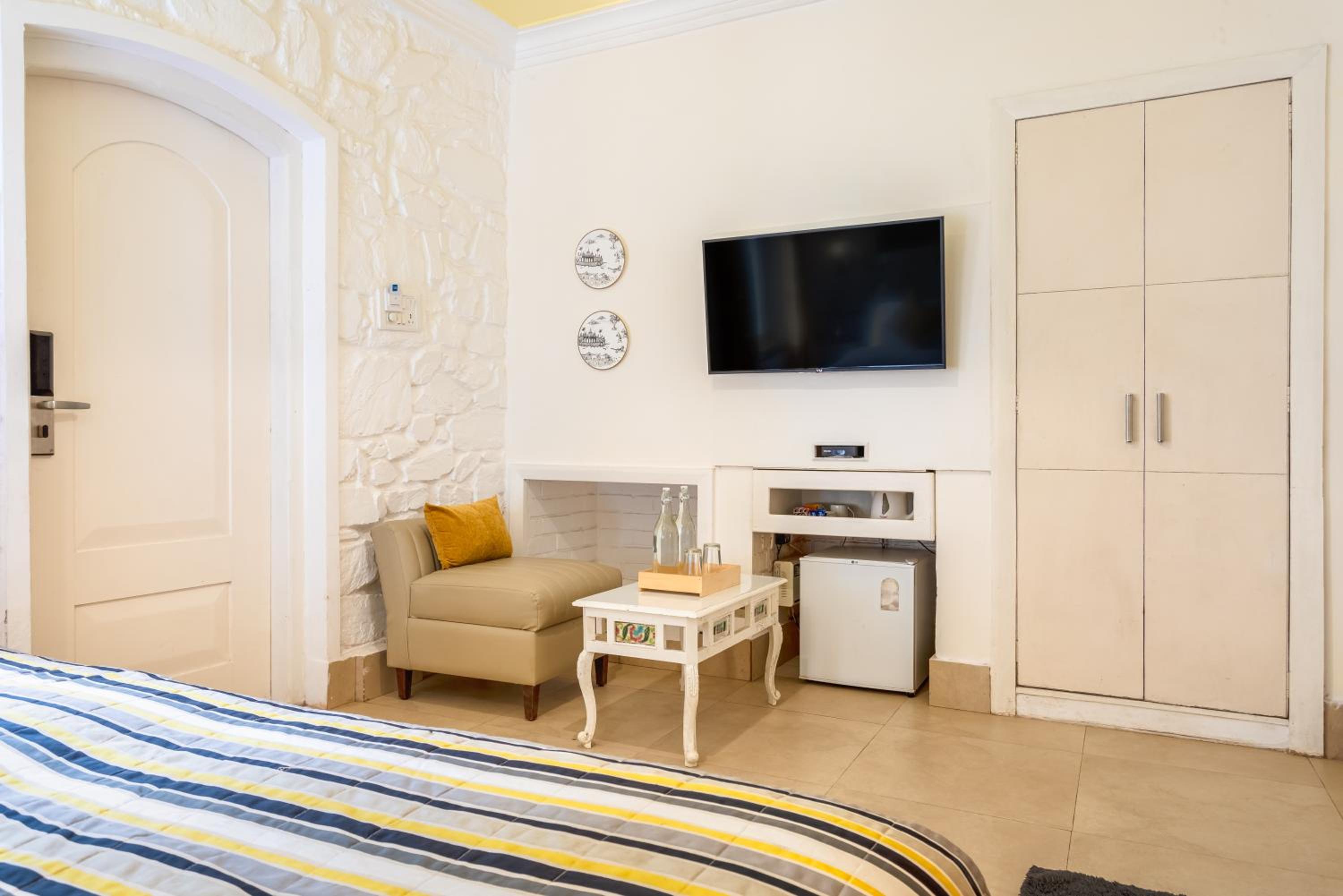 Standard Double Room - Photo 9