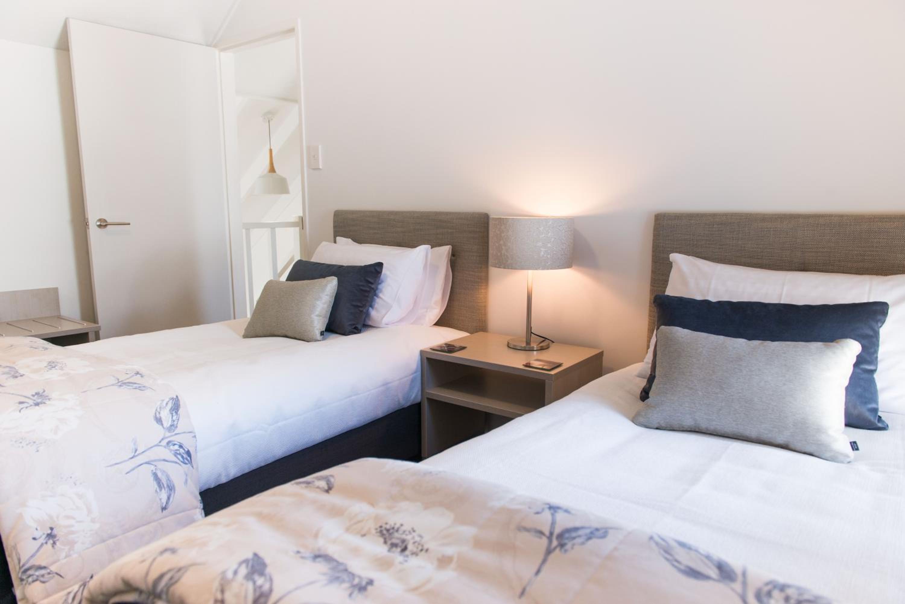 Two-Bedroom Apartment with King Bed and Twin Beds thumbnail 6
