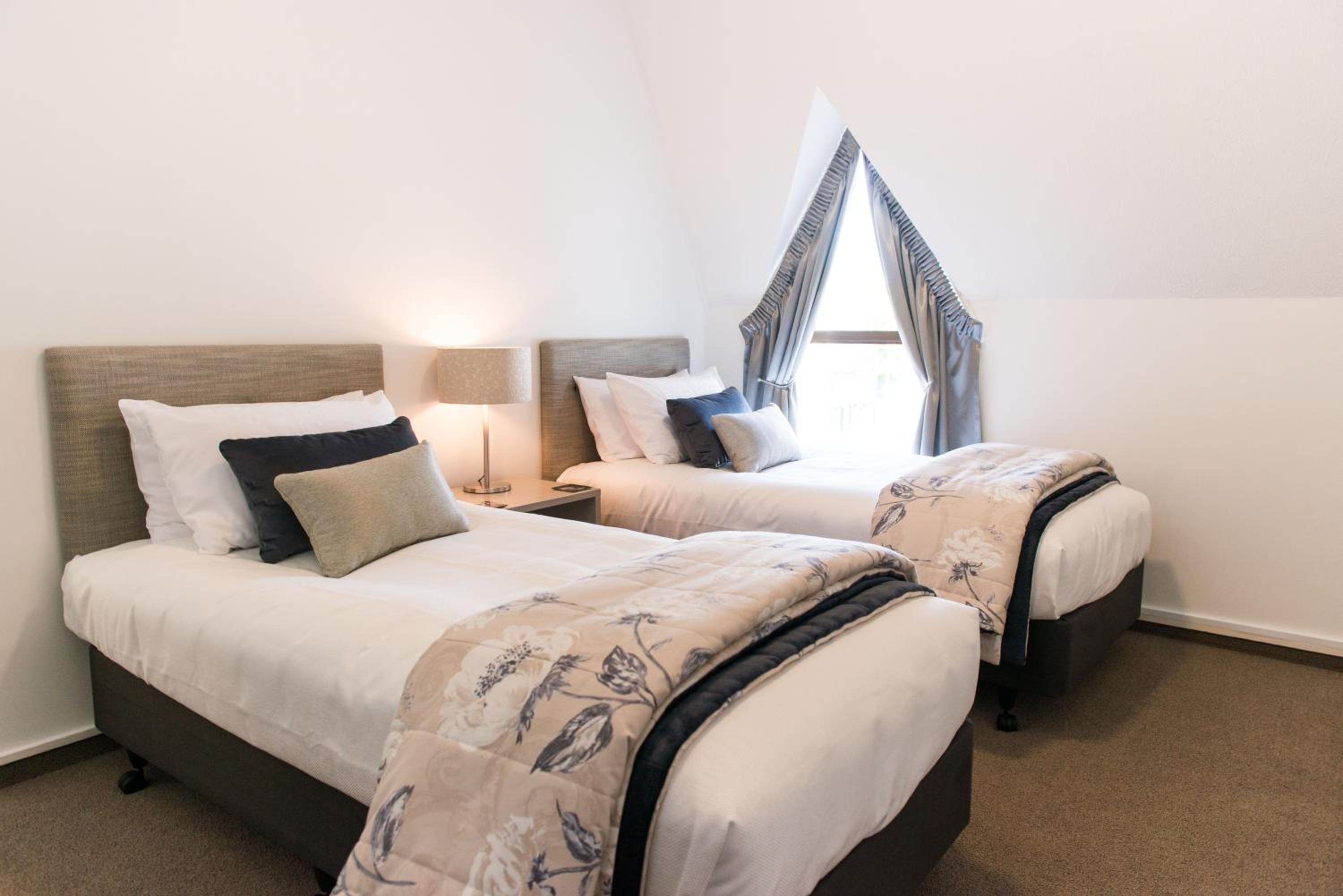Two-Bedroom Apartment with King Bed and Twin Beds thumbnail 5