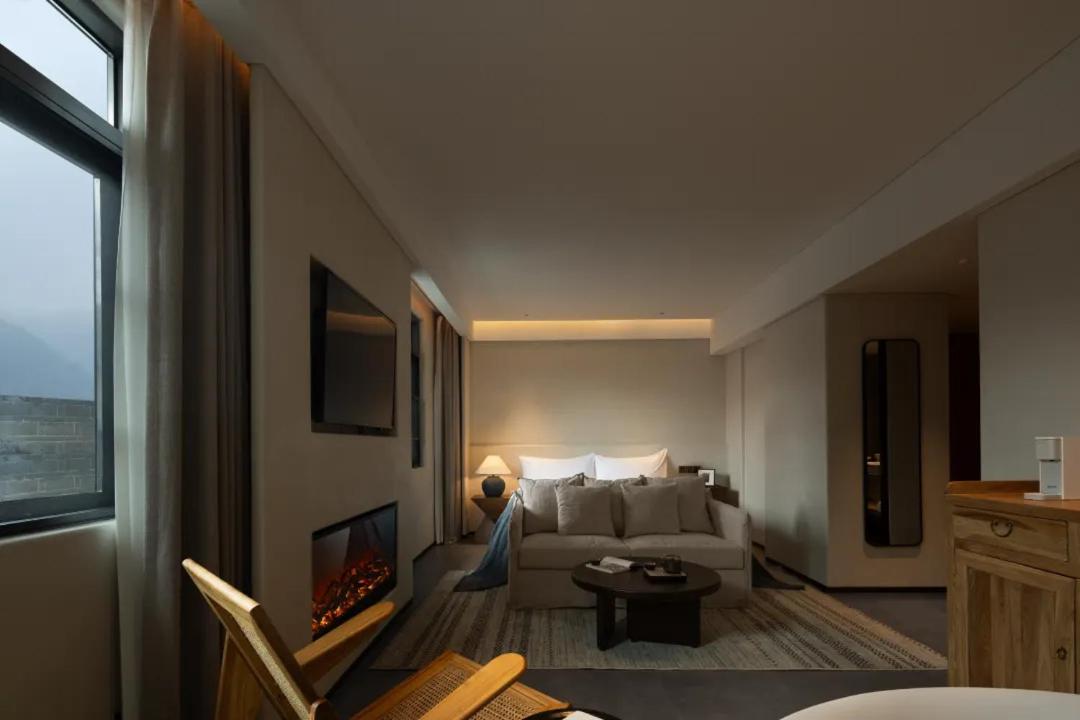 Leisurely Court Four Seasons Privilege King Room photo 3