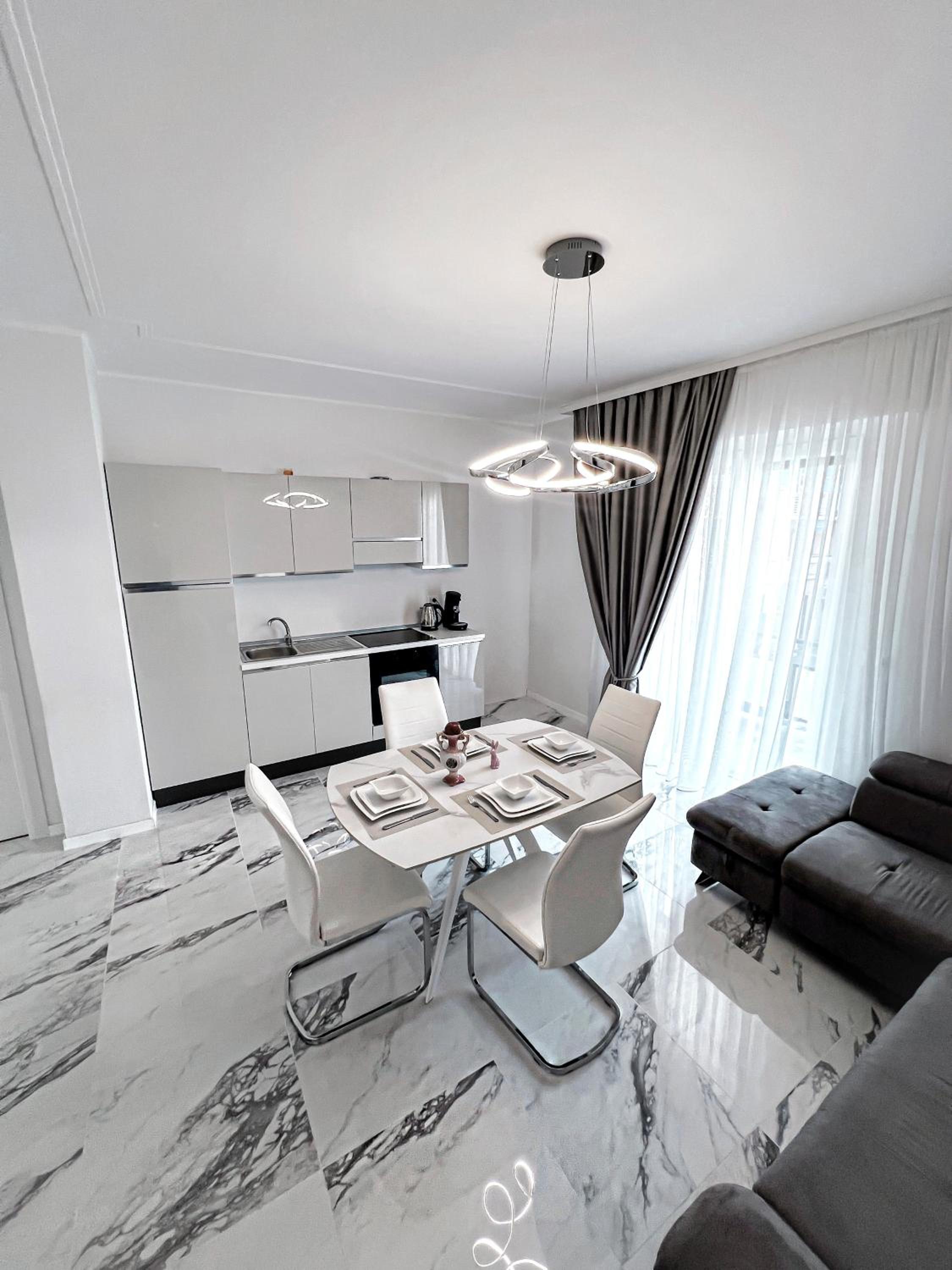 One-Bedroom Apartment photo 2