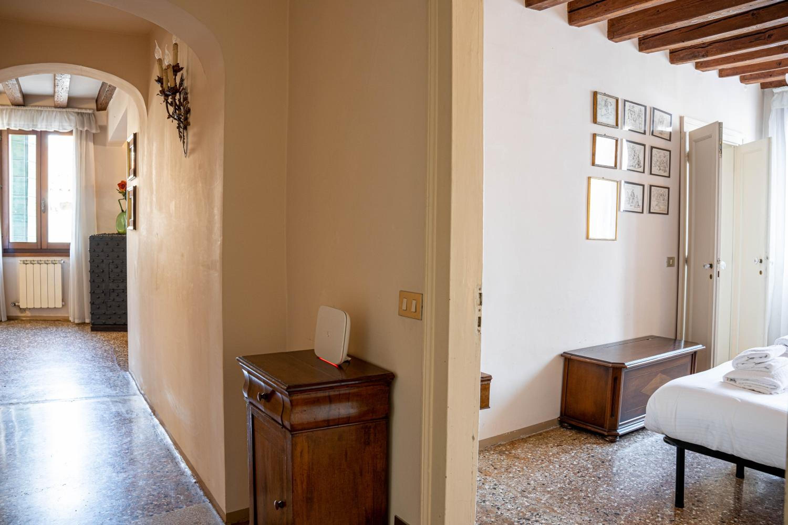 Apartment photo 2