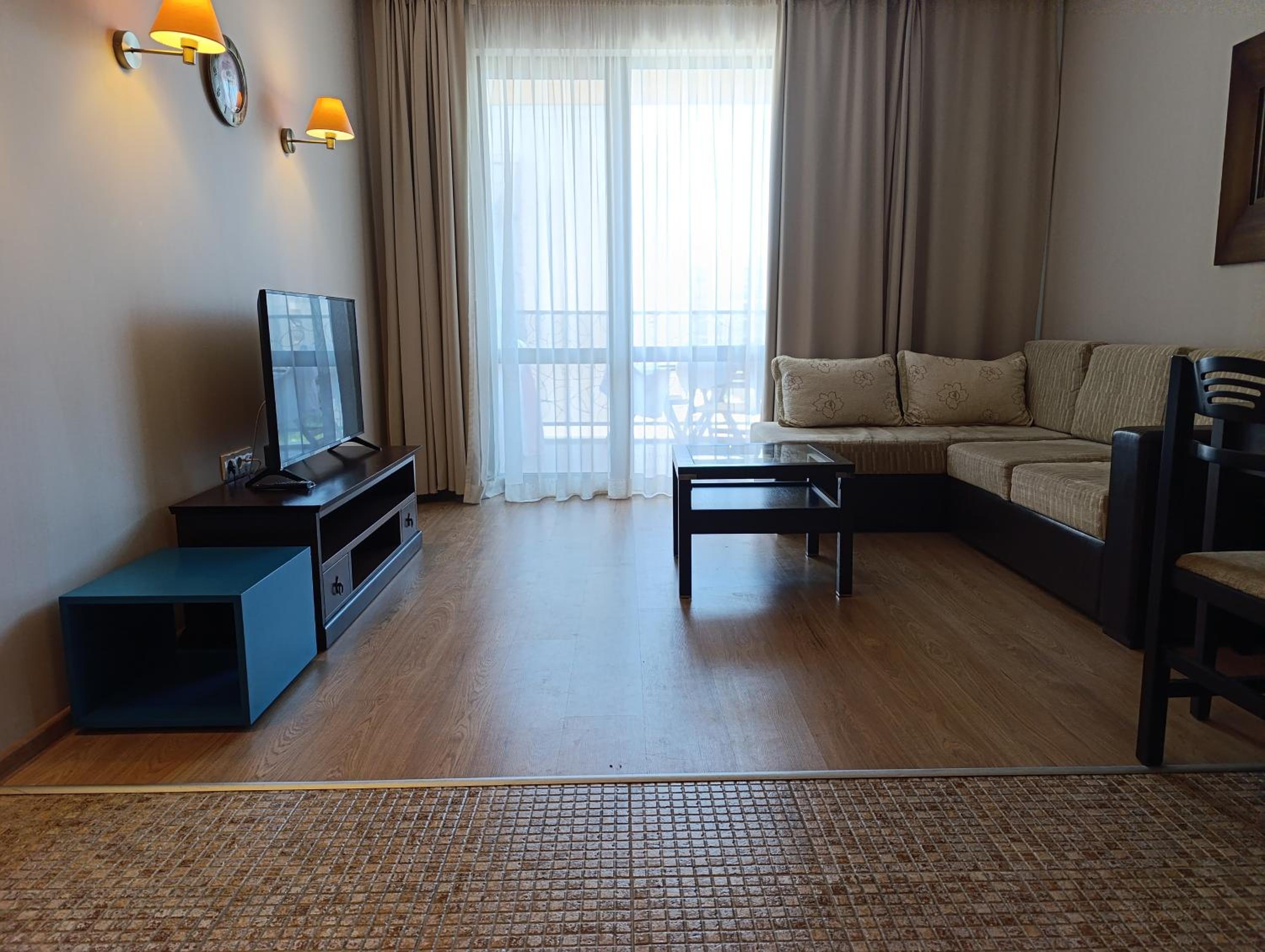 One-Bedroom Apartment photo 2