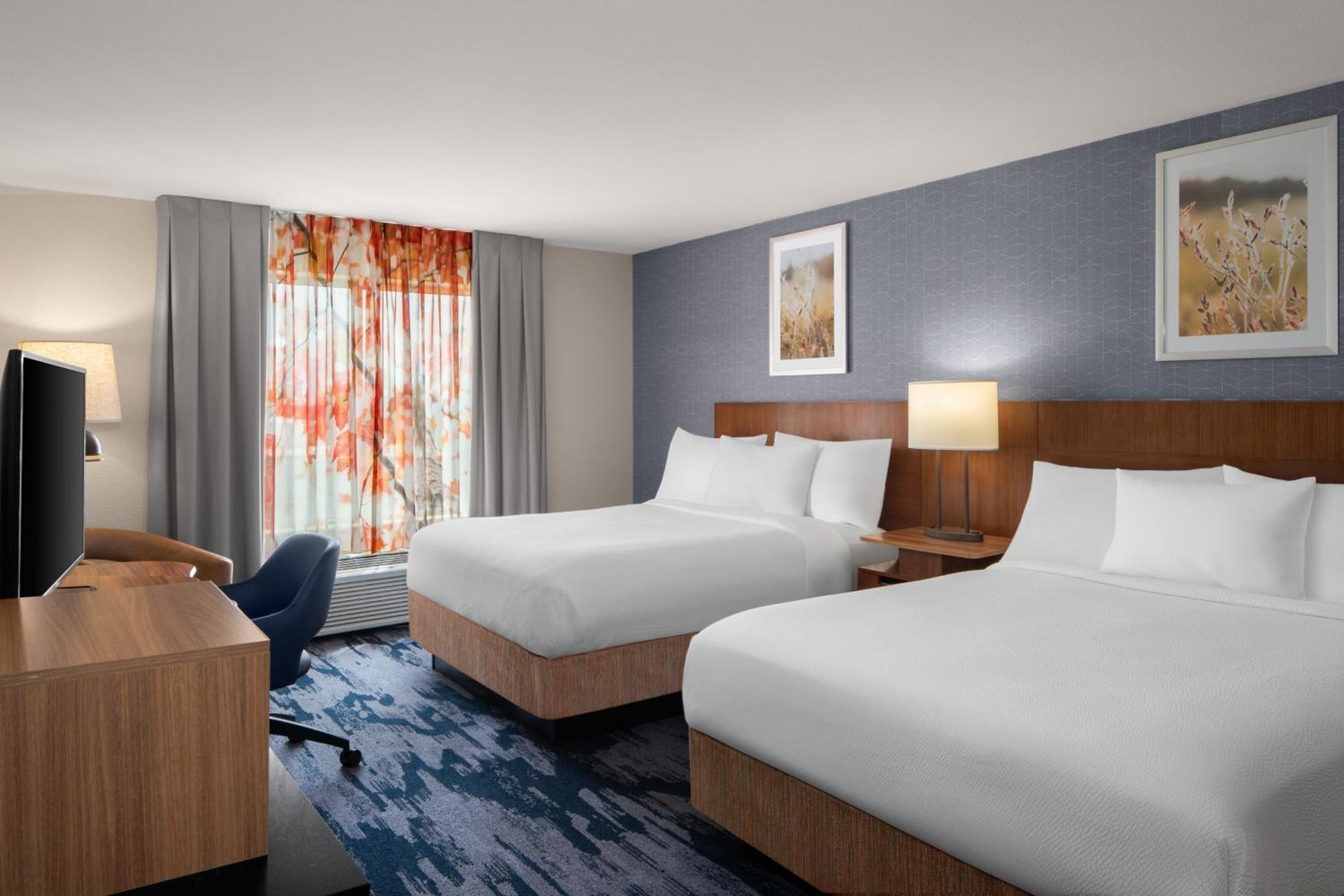 Queen Room with Two Queen Beds - Photo 1