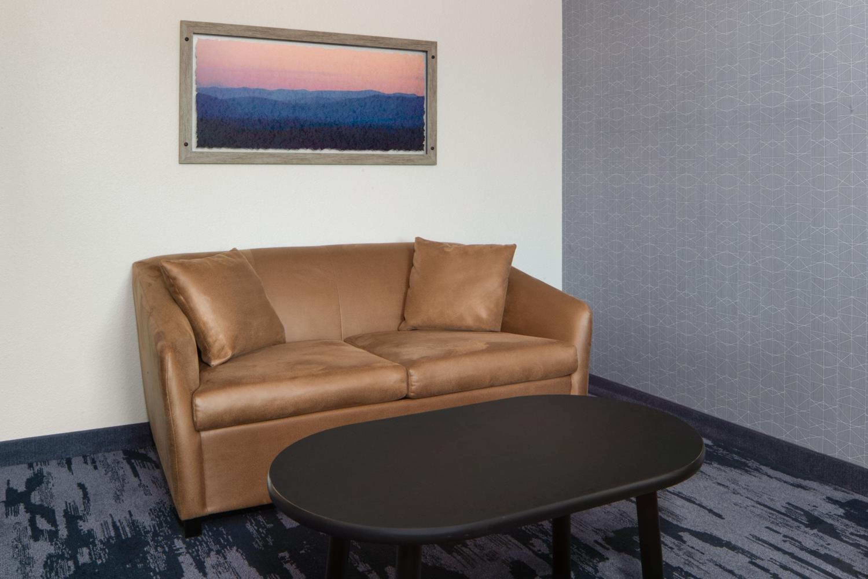 King Room with Sofa Bed - Photo 5