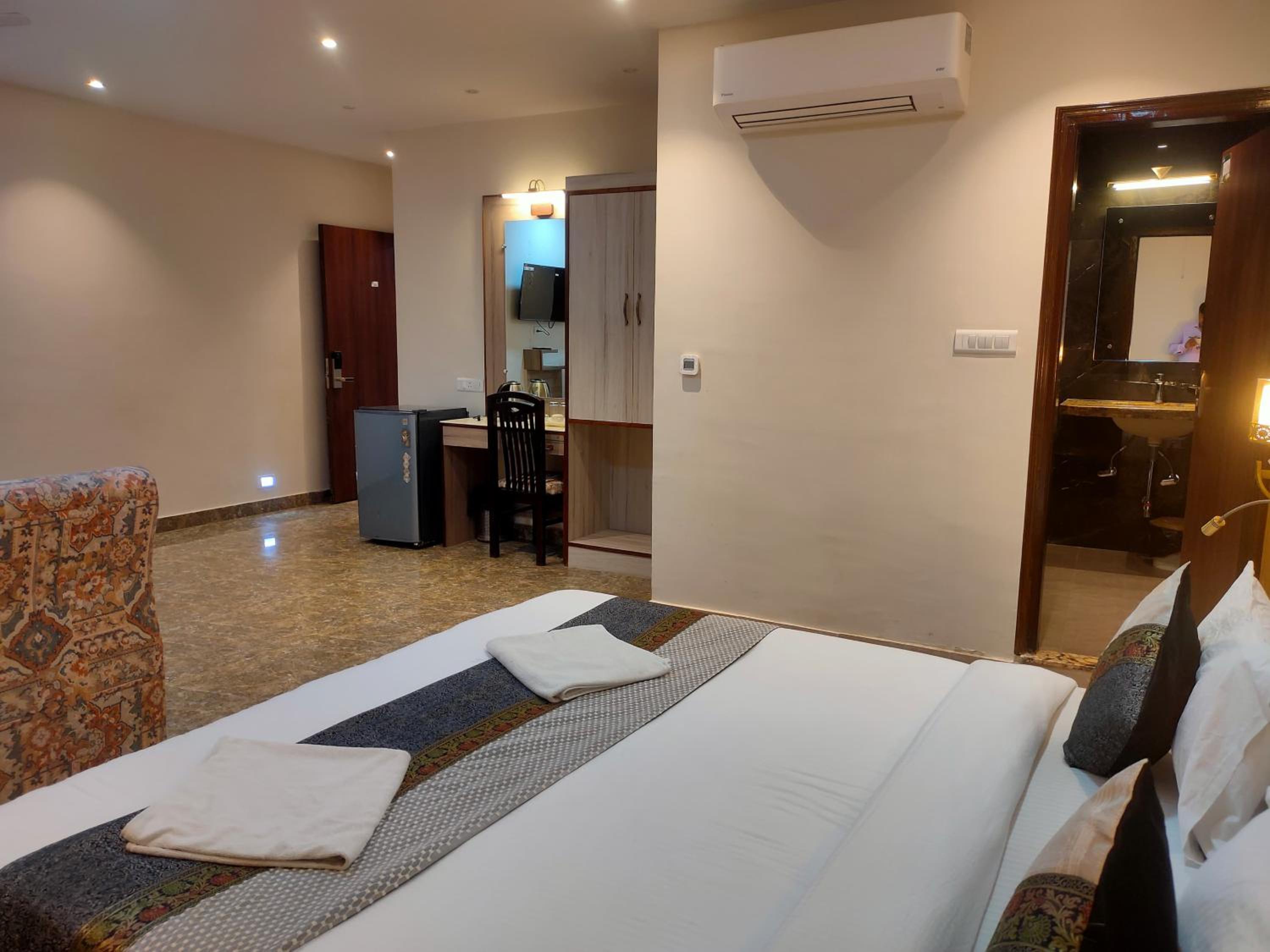 Deluxe King Suite